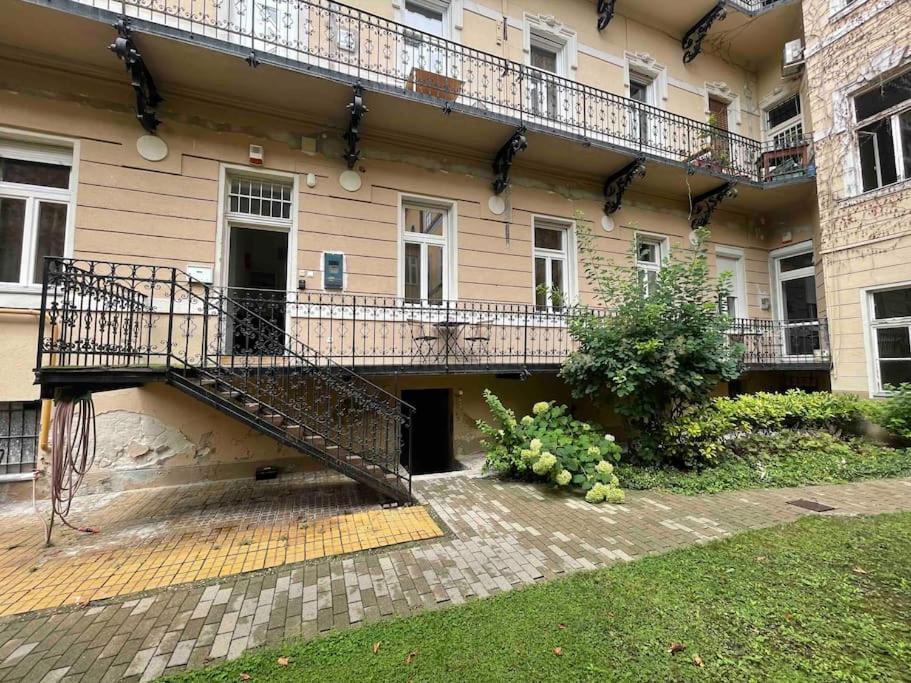 Knezits Spacious Ac Terrace Free Parking Apartamento *