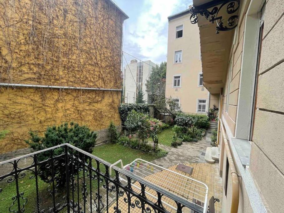 Lejlighed Knezits Spacious Ac Terrace Free Parking
