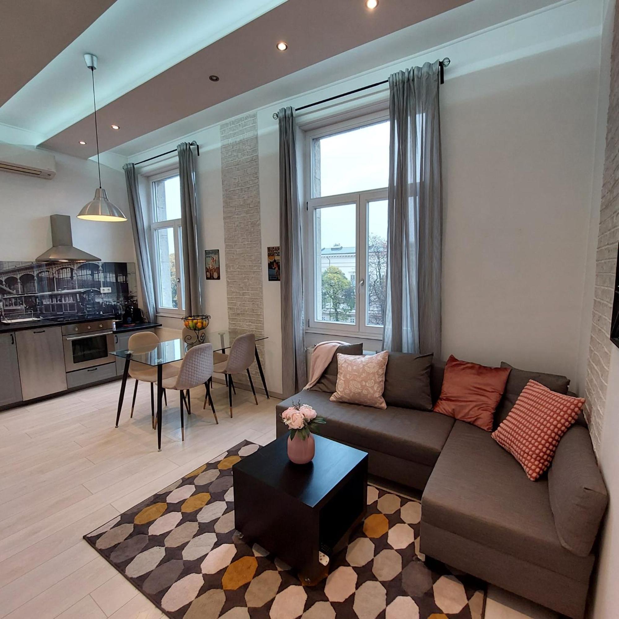 Appartamento 2 Separated Apts In 1 Price! Unique Downtown Views