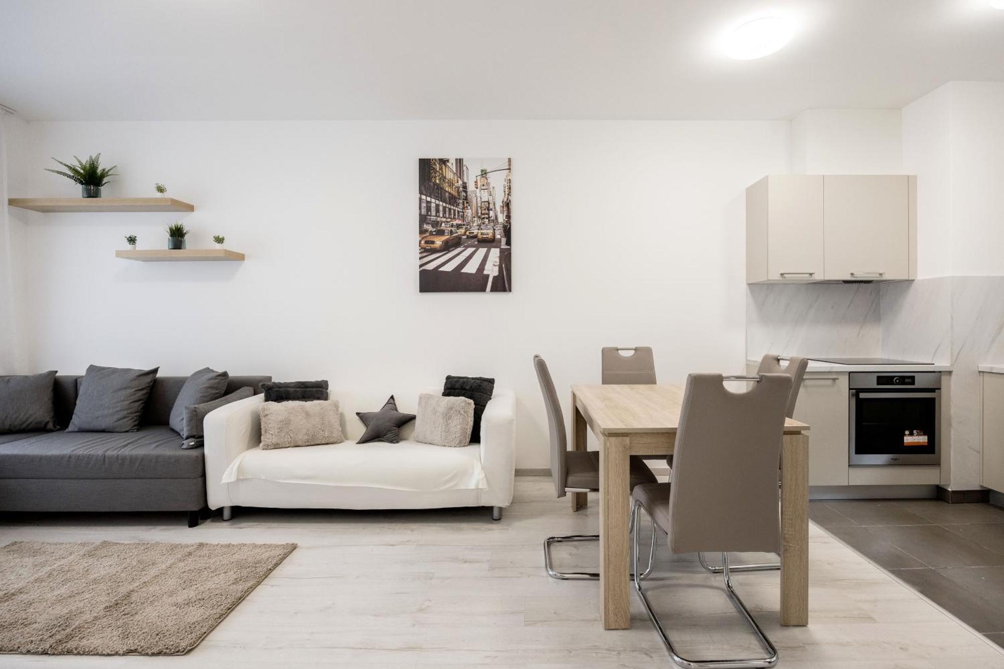 Bb - 2br With Parking Close To Centre *