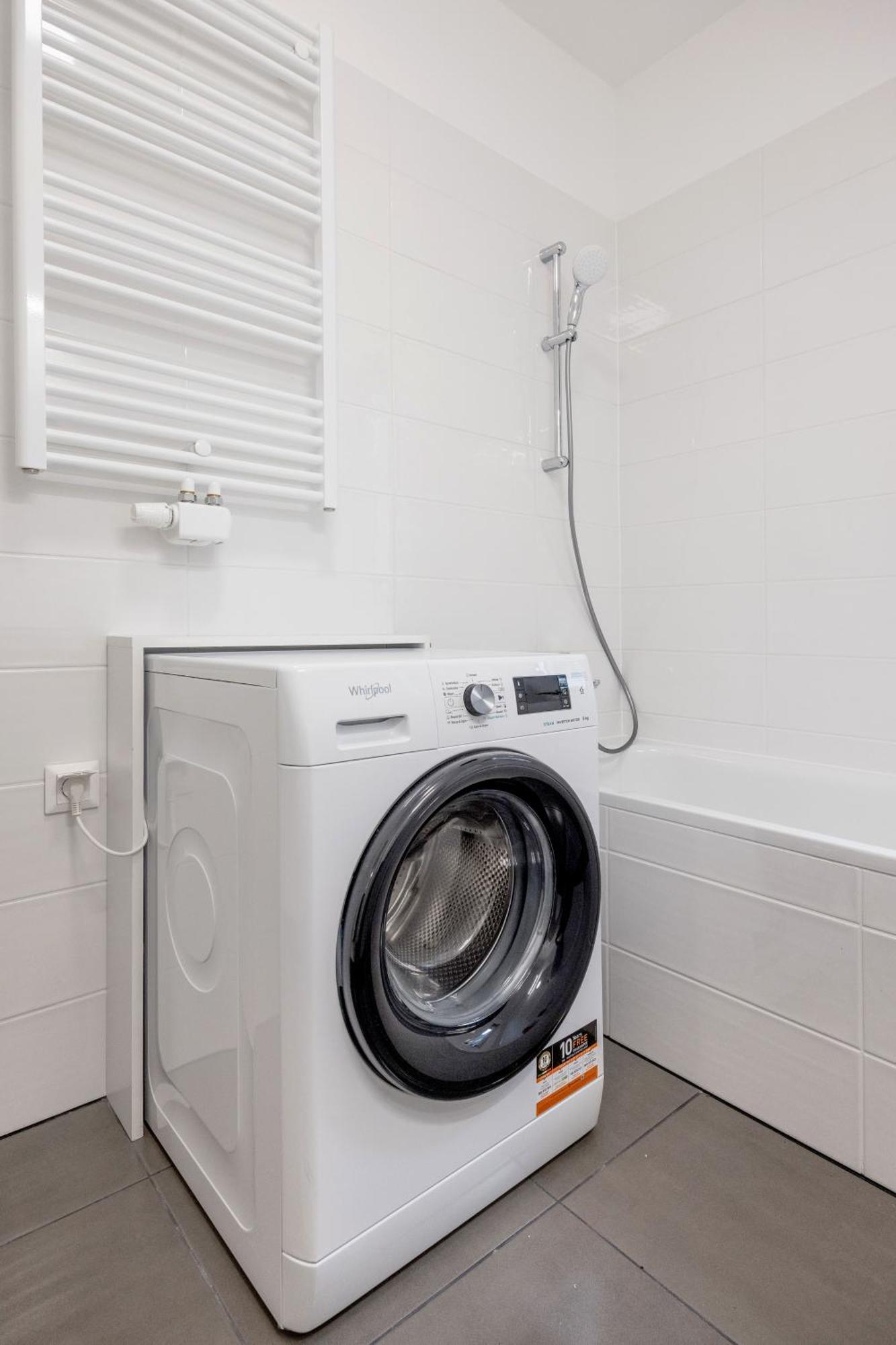 Bb - 2br With Parking Close To Centre *