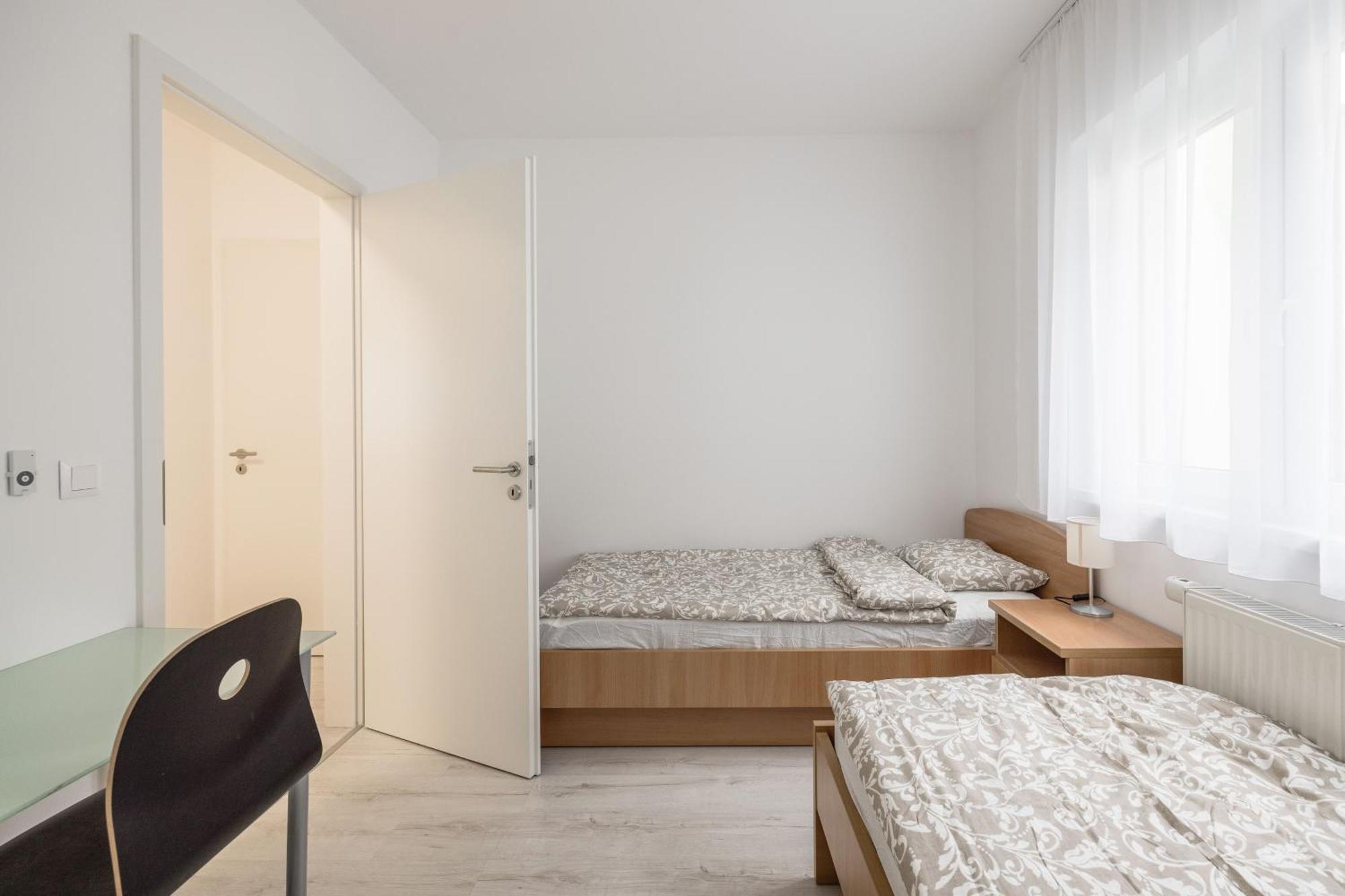Bb - 2br With Parking Close To Centre *