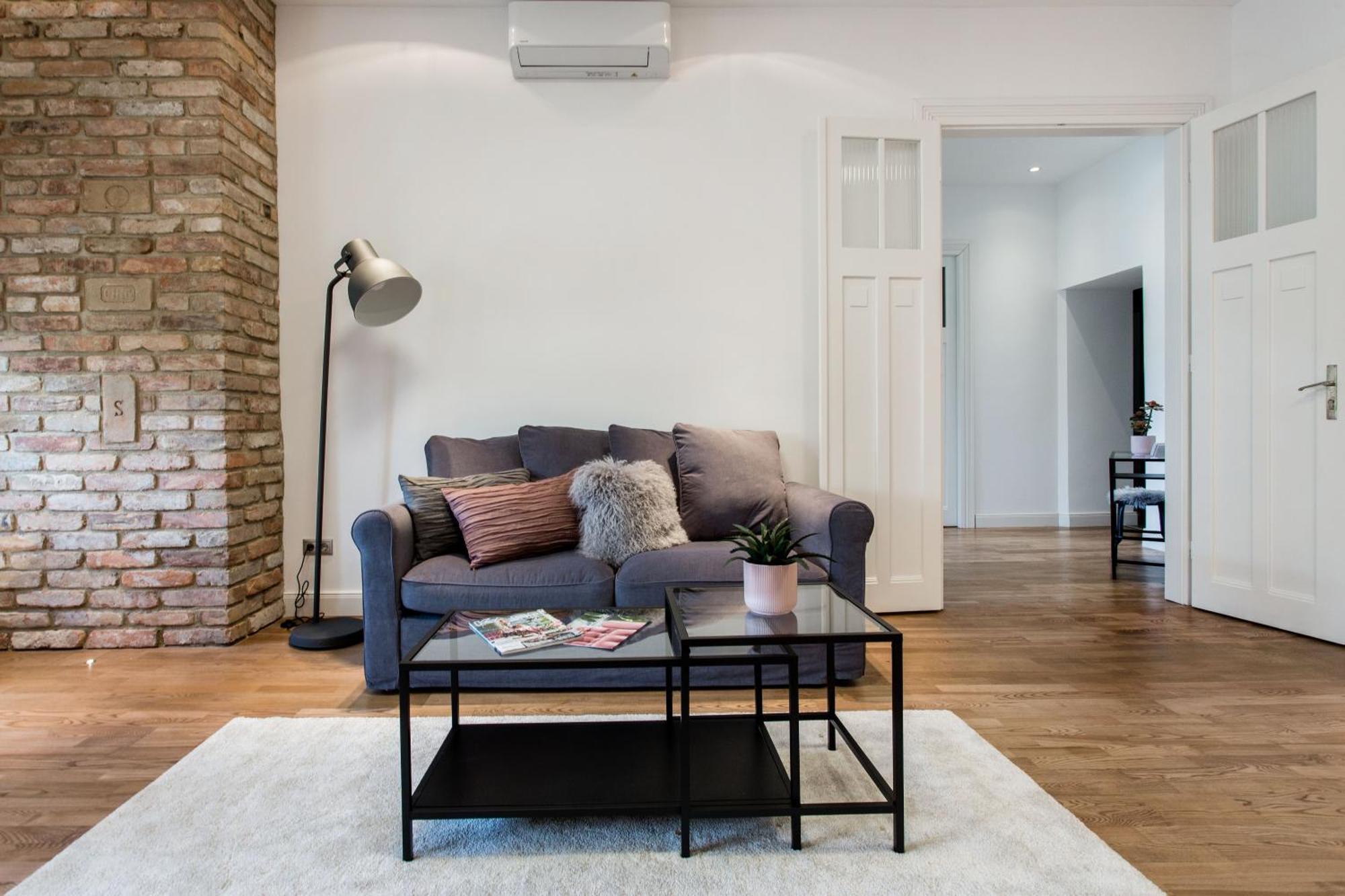Luxurious Danubeside For 4 Budapest