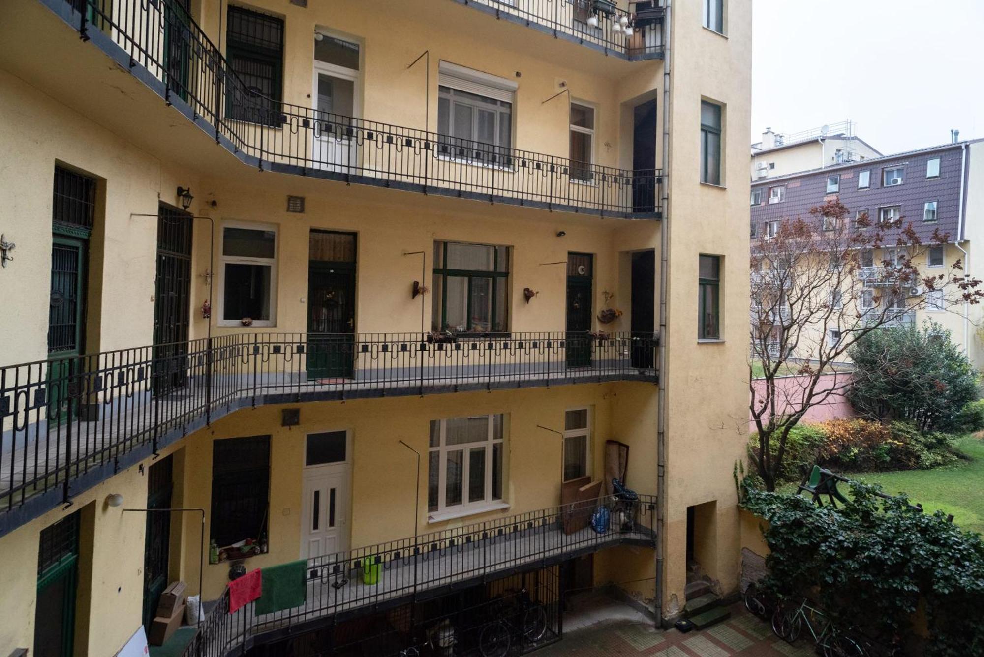 Apartament Lovely At Location