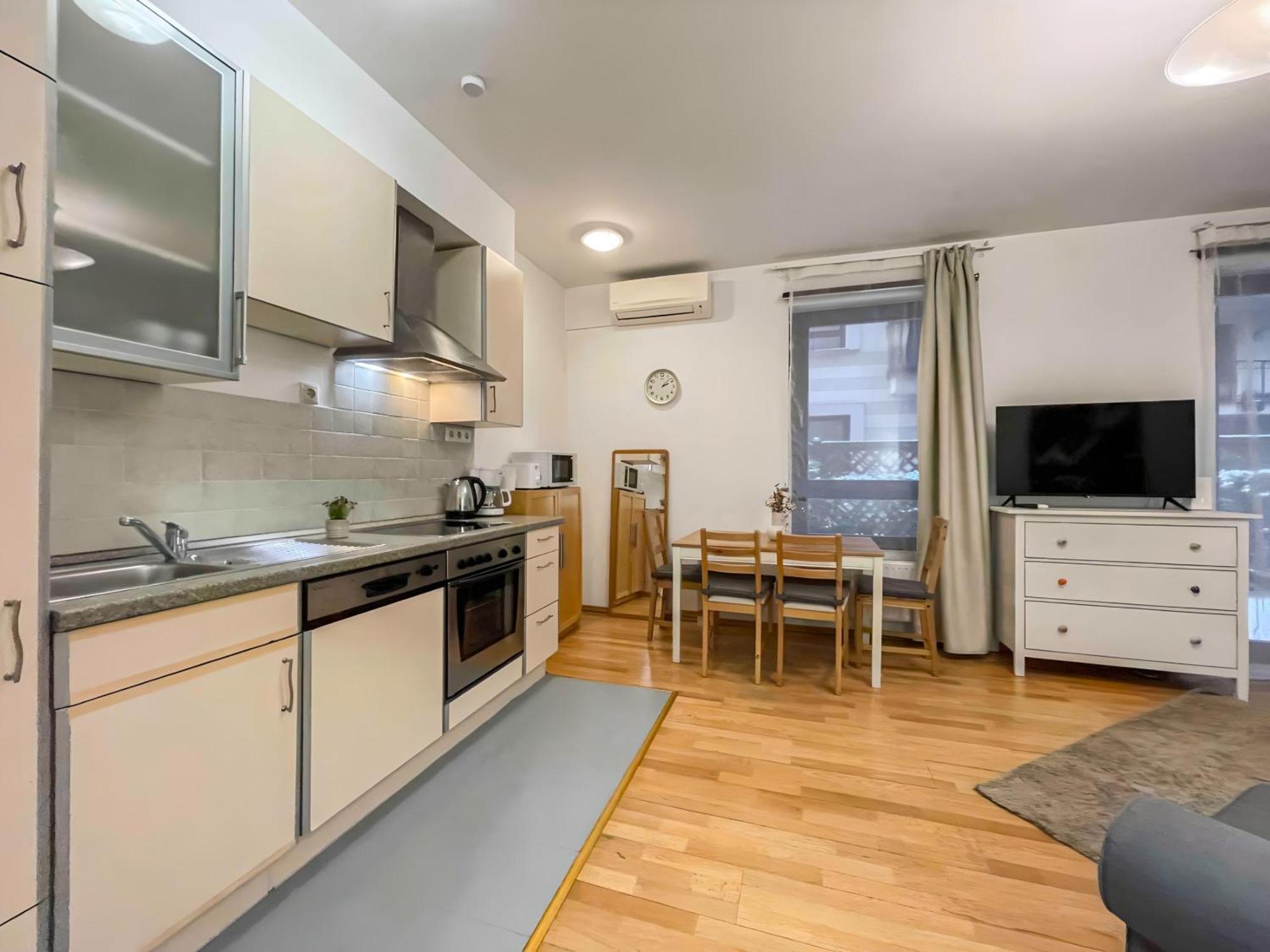 K321 Elitehost Kiraly Budapest