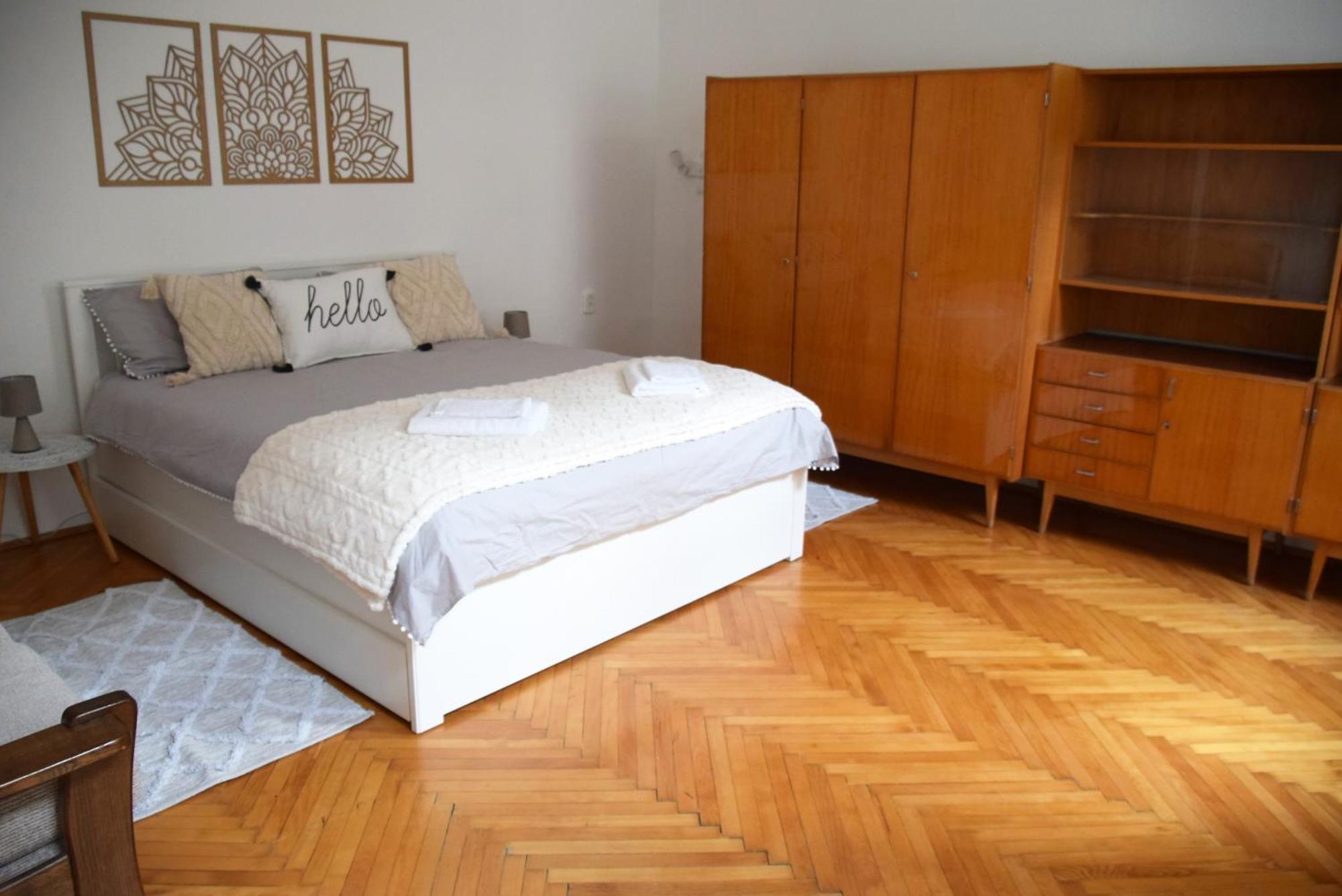 Hi!5 Spacious Palotanegyed Apartmán