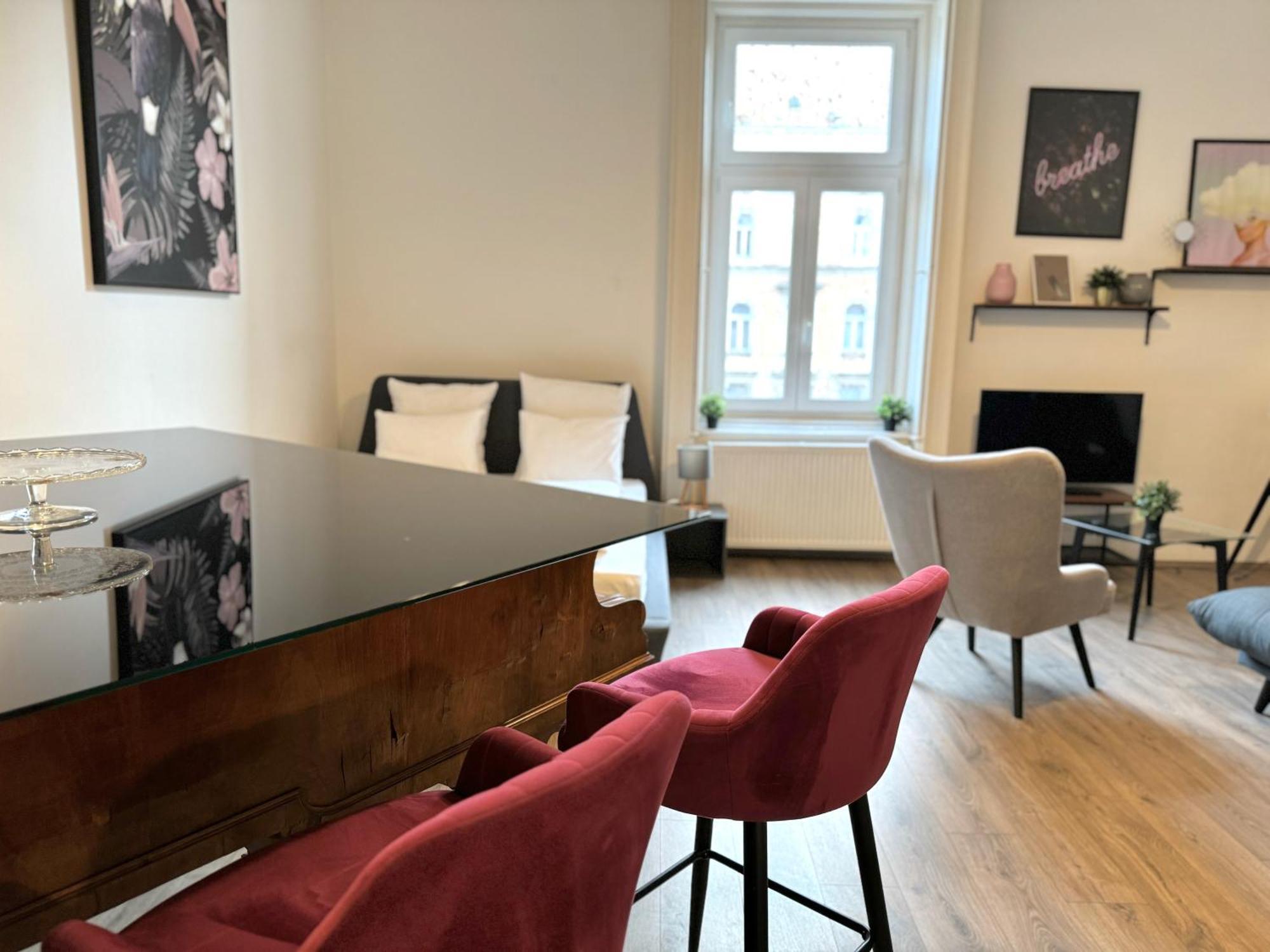 By Hi5 Apartments- Erzsebet 44 *