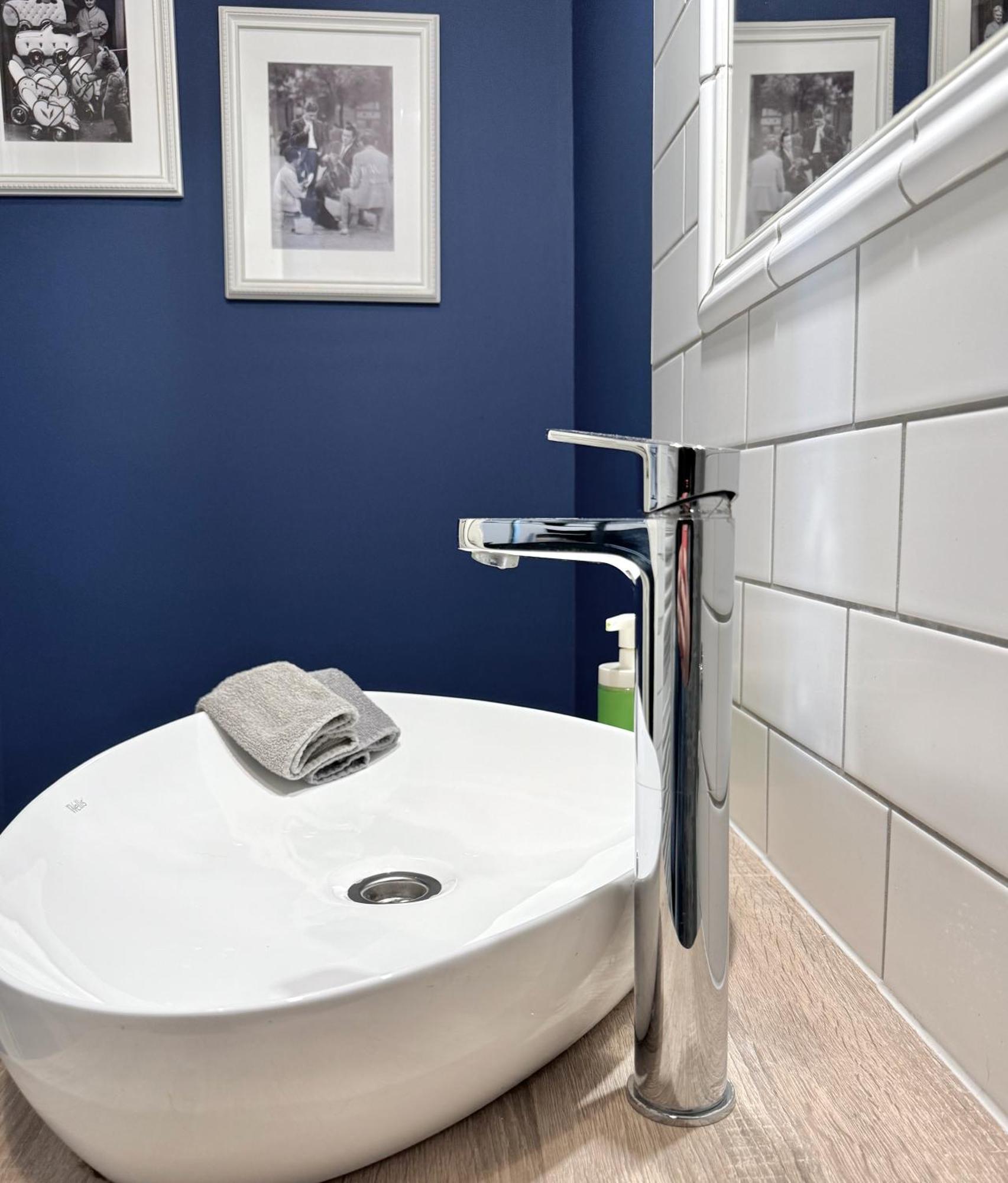 By Hi5 Apartments- Erzsebet 44 *