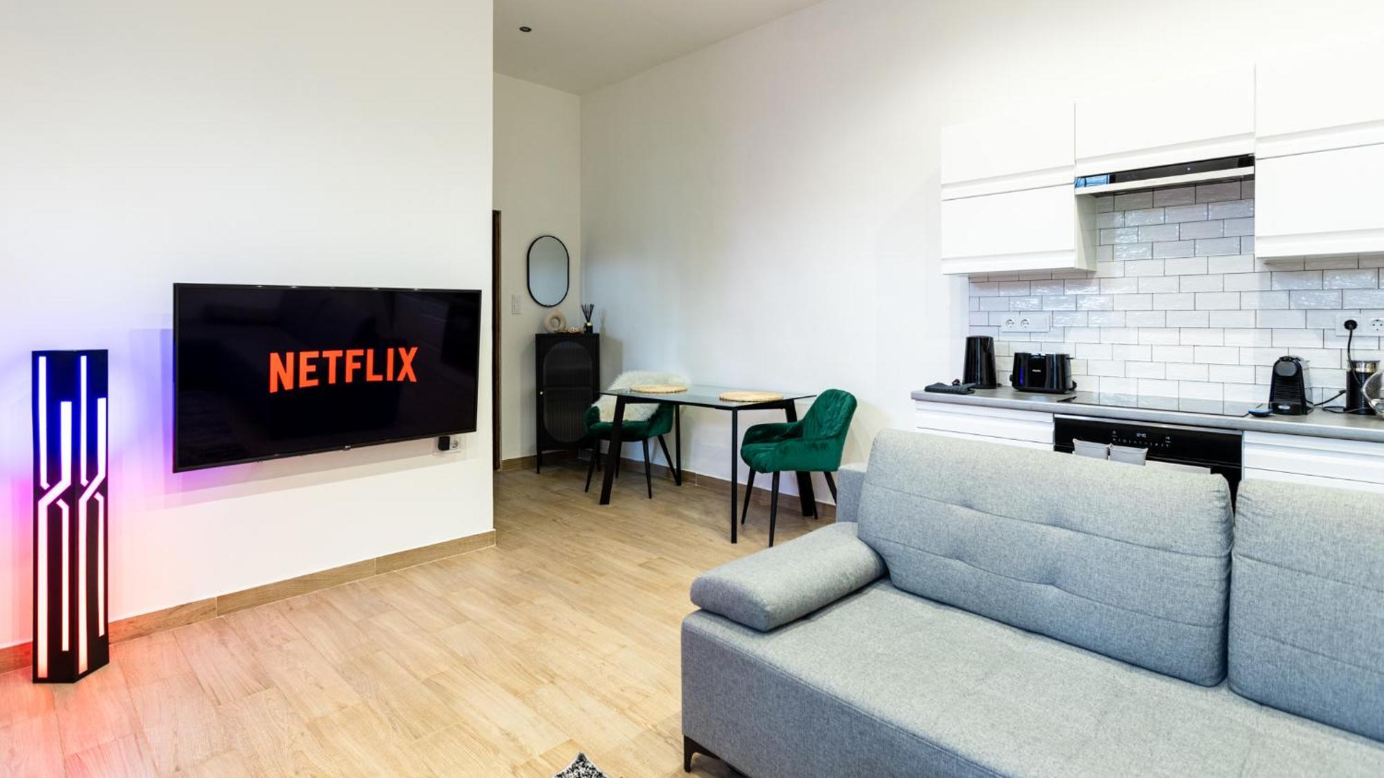 Devai With Free Netflix Near The Westend City Center Apartment