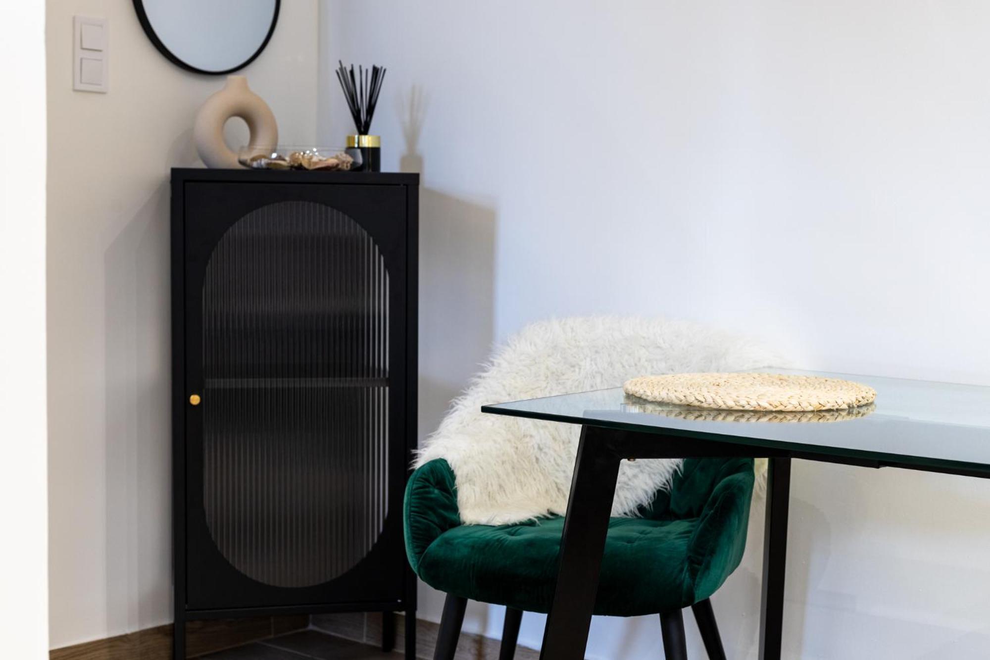 Devai With Free Netflix Near The Westend City Center Apartment