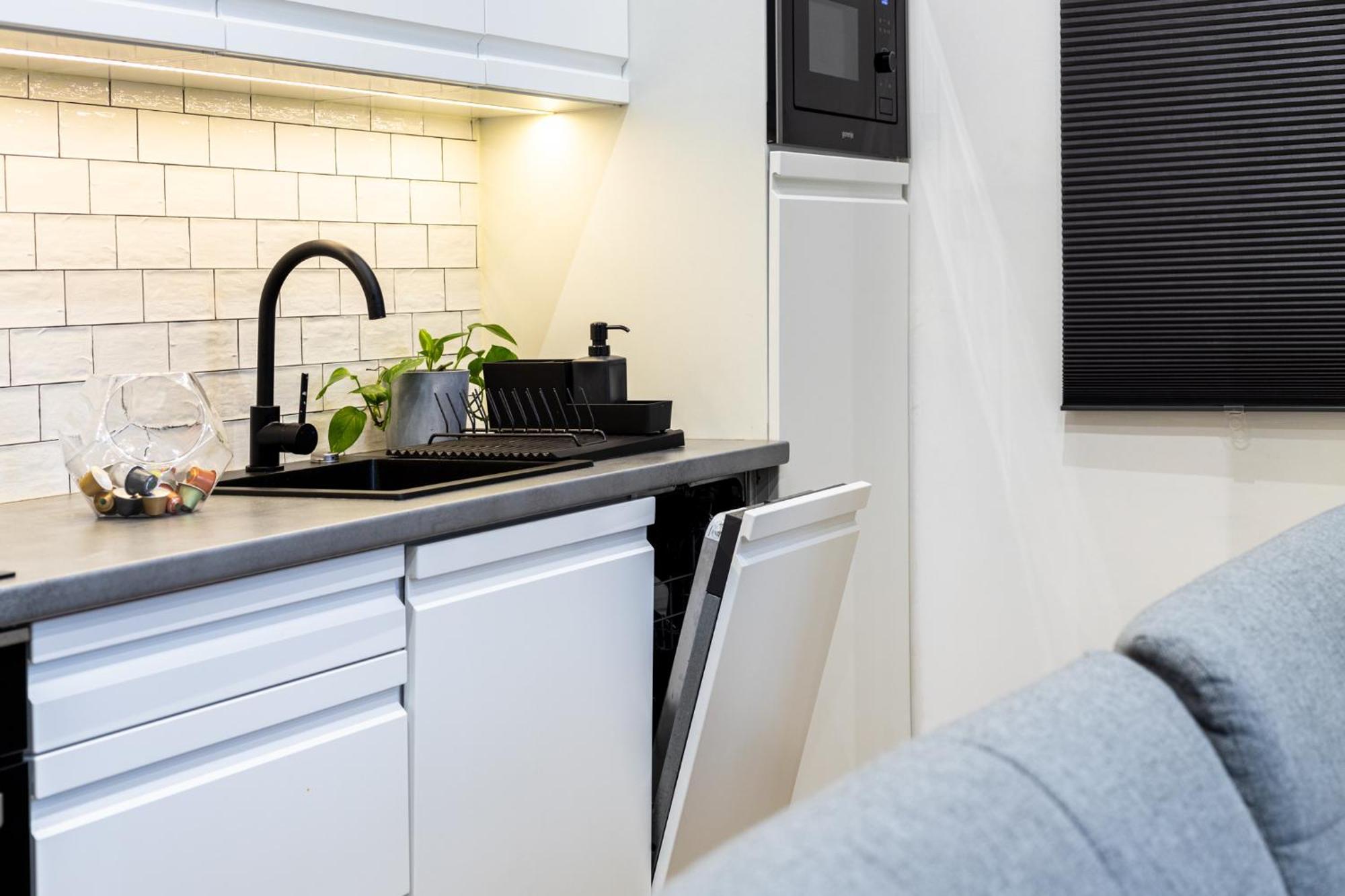 Devai With Free Netflix Near The Westend City Center