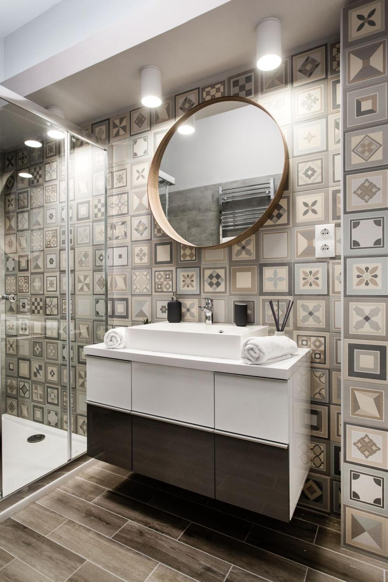 Elegant Duplex Near Greenery Apartment *