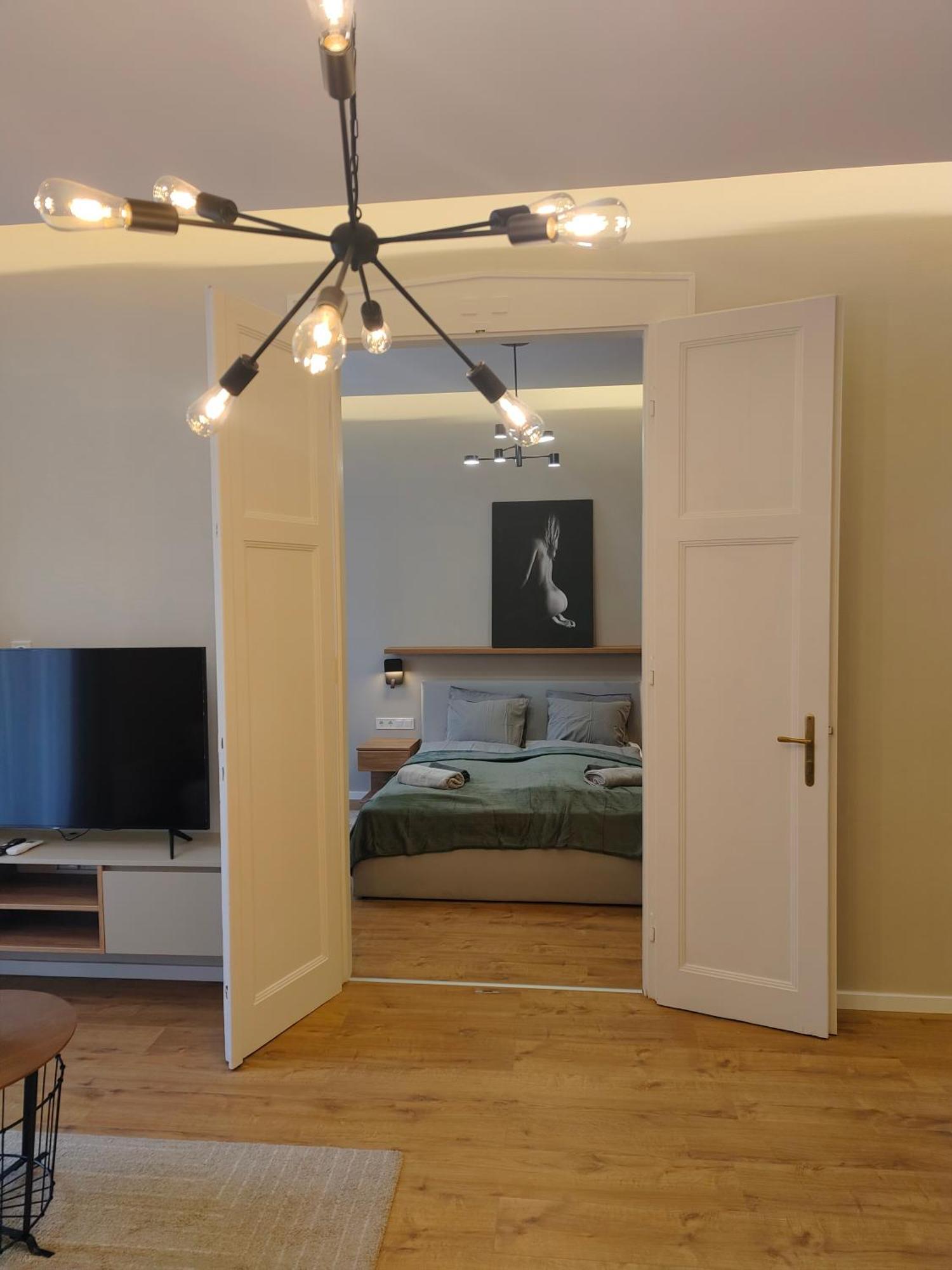 Center 2, Cozy And Modern 2br In The Center Boedapest