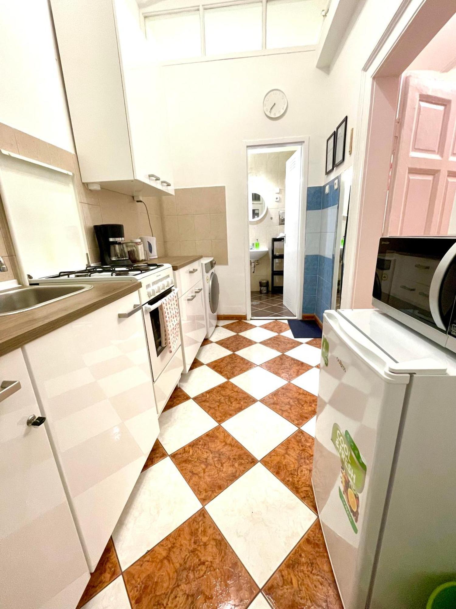 Appartement Very Warm With Big Bed Near New York Cafe Boedapest