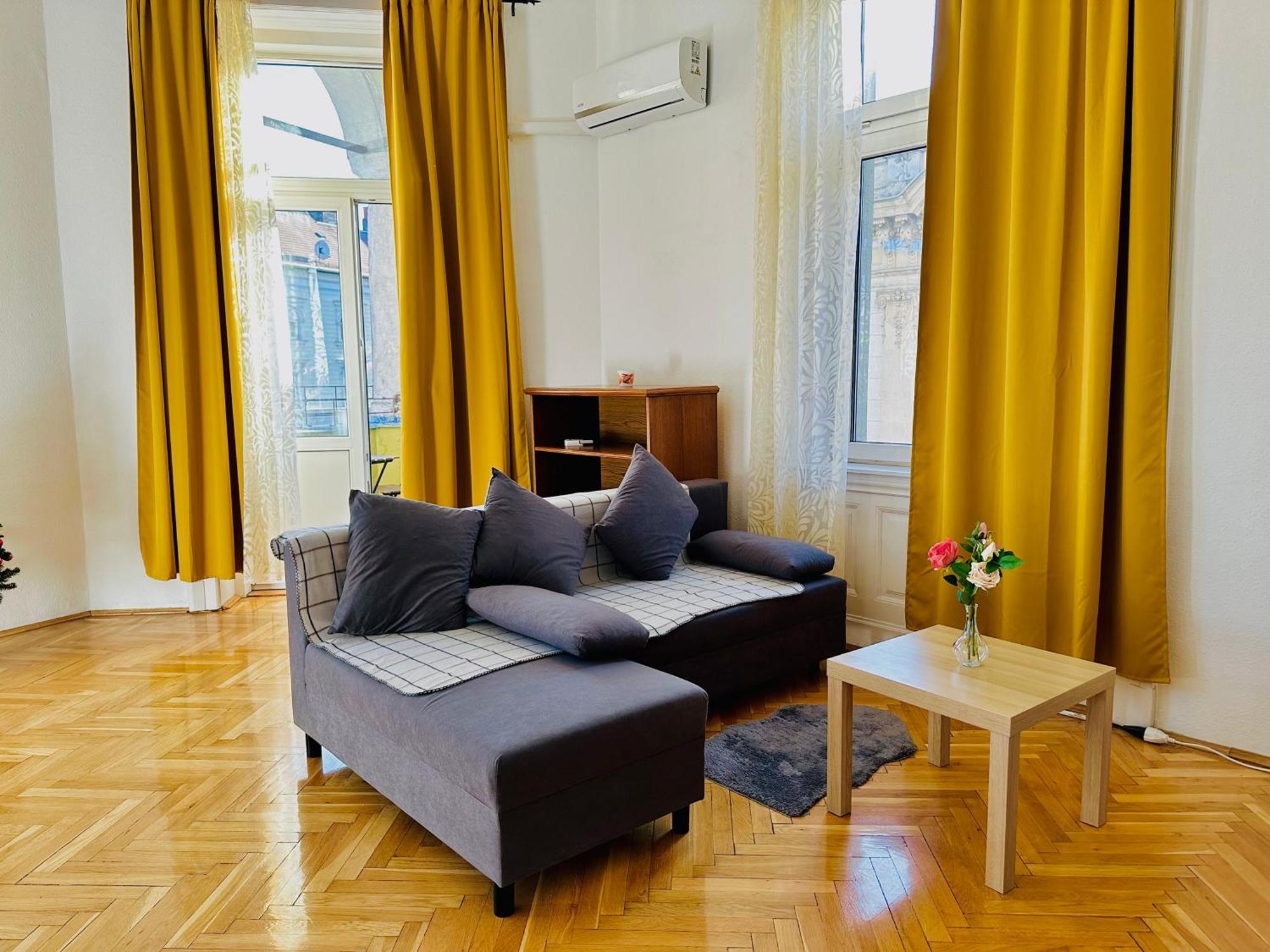 Saffron Center Panoramic Balcony Lejlighed