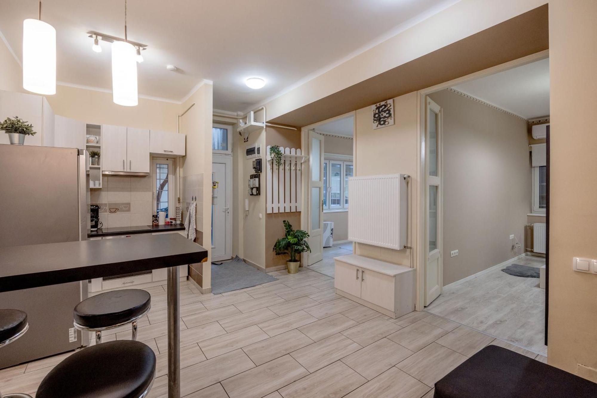 Roomback - 2br With Ac Near Deak Ter Apartamento Budapest