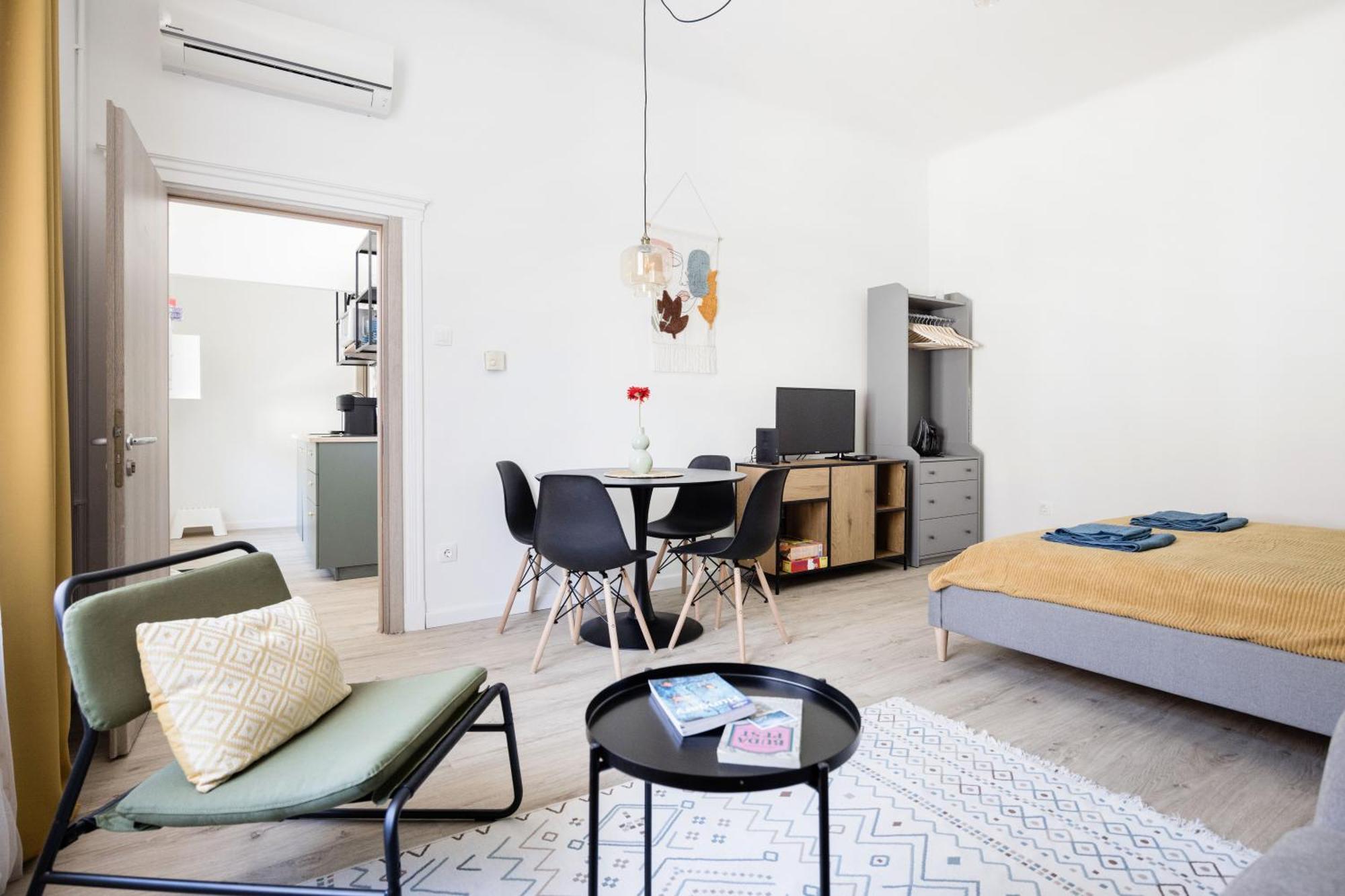 Apartment Stylish And Colourful In The Centre *