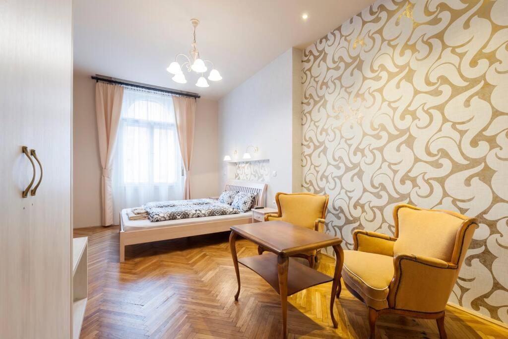 Standard By Hi5 - Rumbach - Synagogue