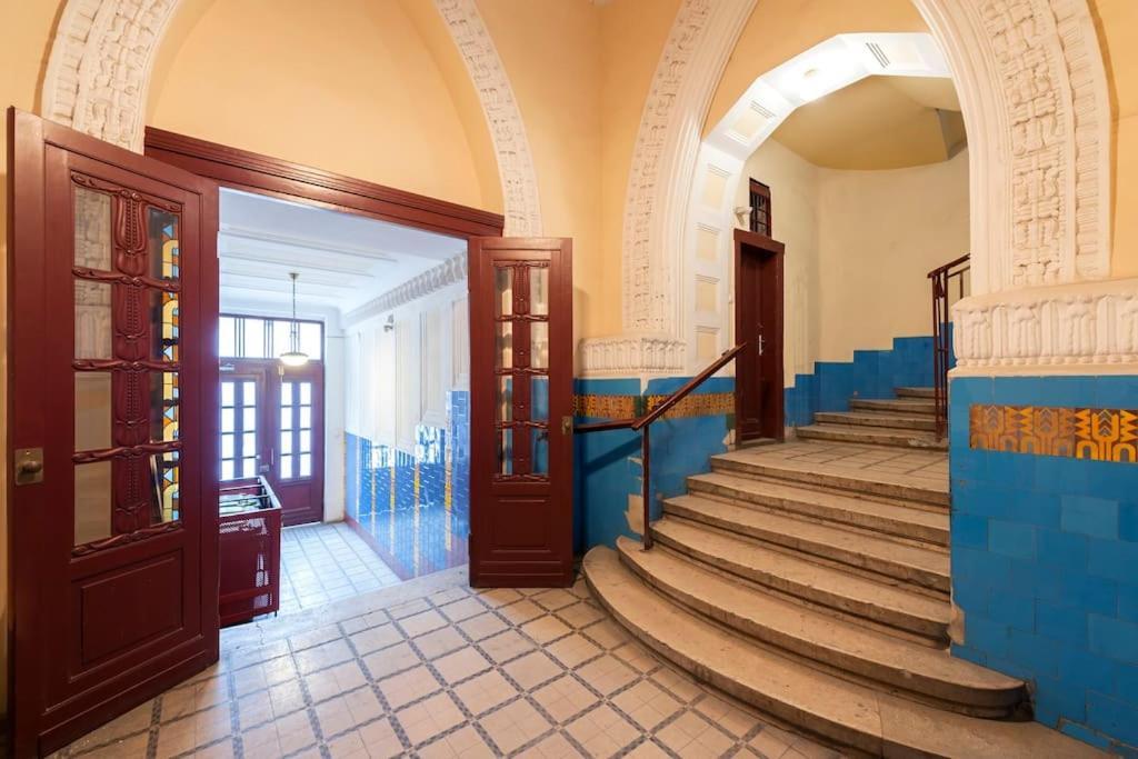 Standard By Hi5 - Rumbach - Synagogue