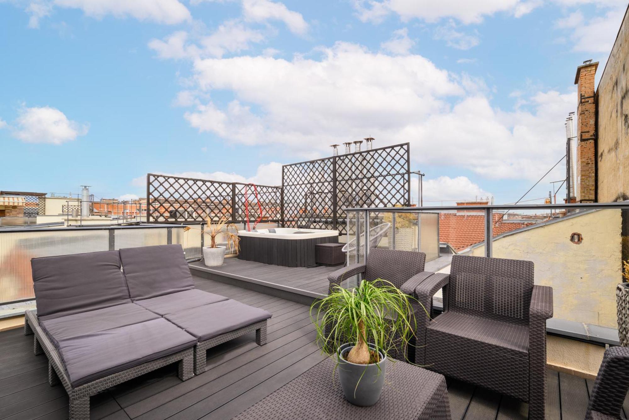Triplex, Rooftop With Parlament View & Jacuzzi *