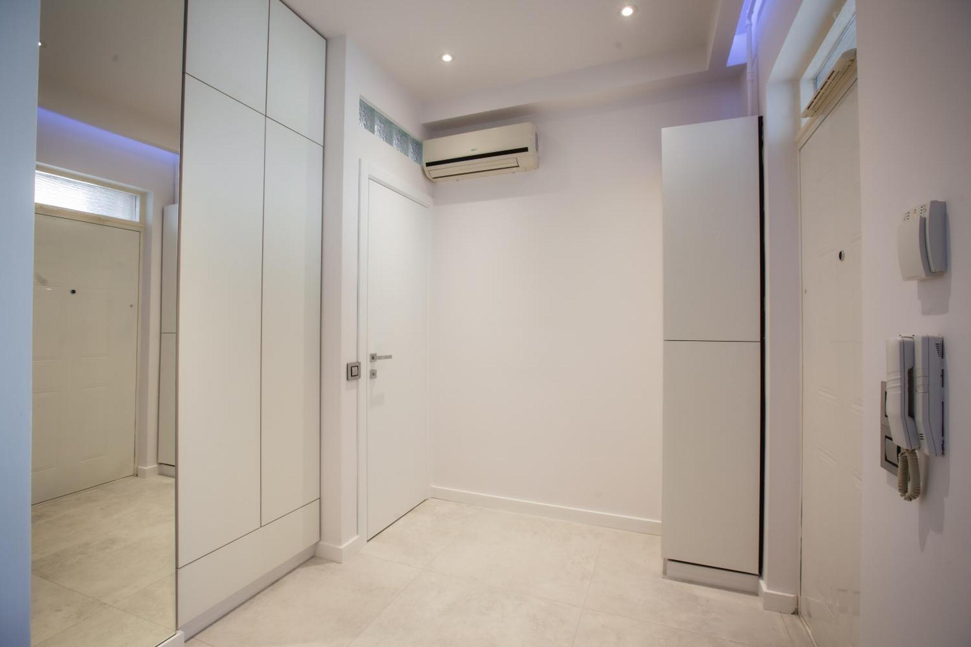 Triplex, Rooftop With Parlament View & Jacuzzi Apartament
