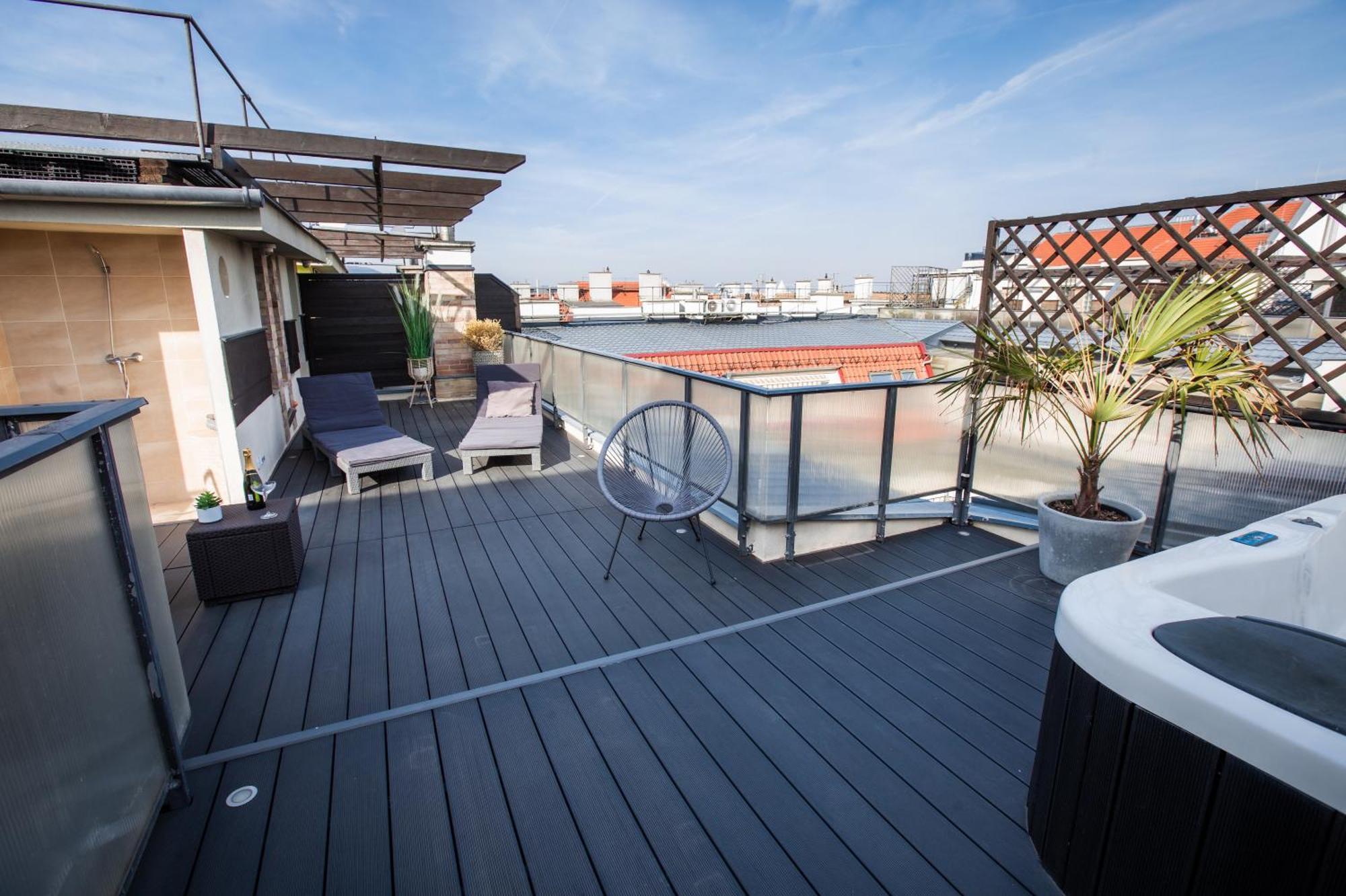 Apartament Triplex, Rooftop With Parlament View & Jacuzzi *