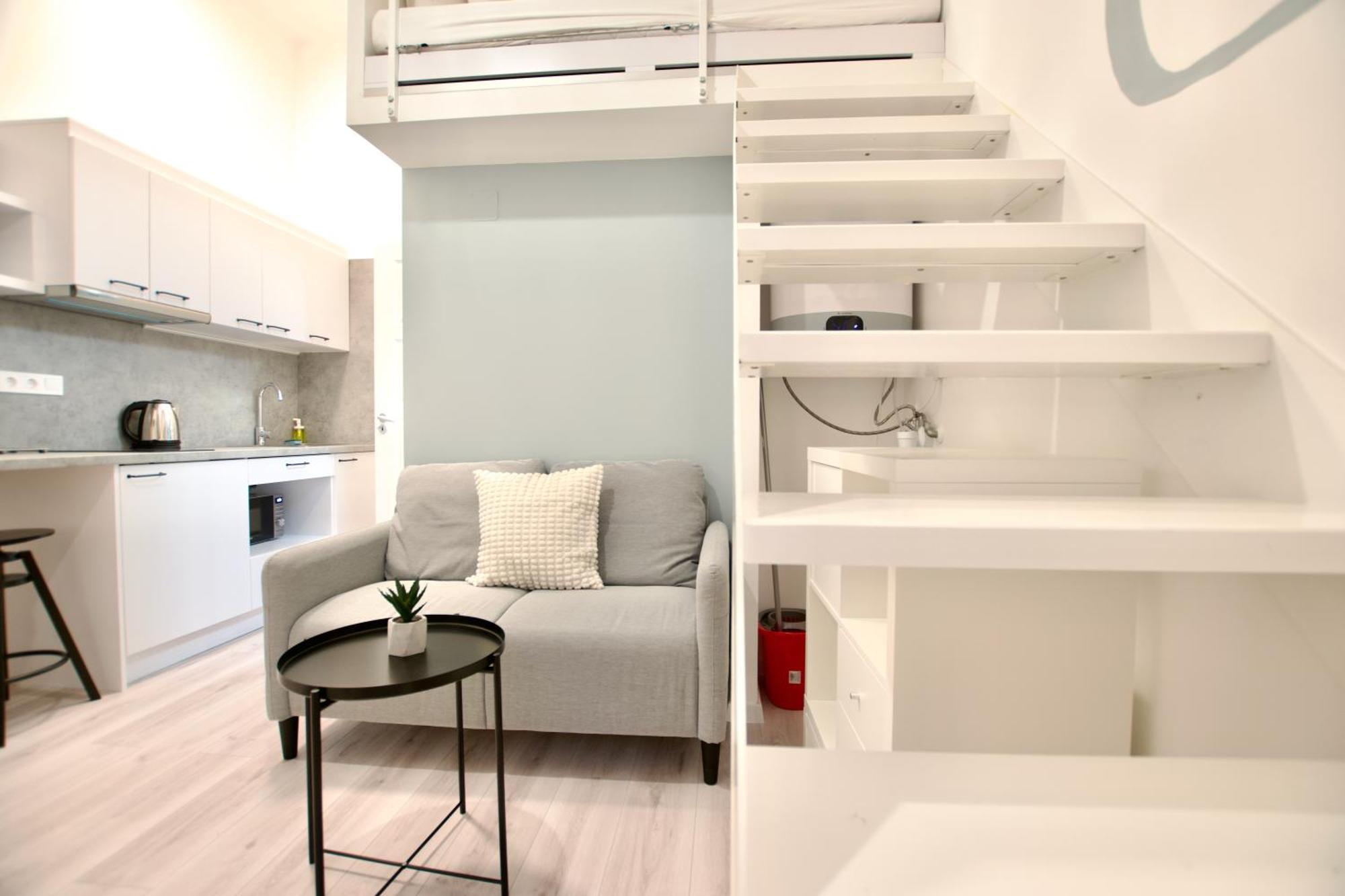 Standard By Hi5- Kiraly 82 Budapest