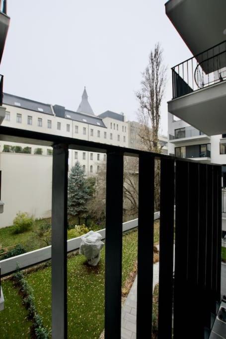Apartment Standard By Hi5-horvath Mihaly Square *