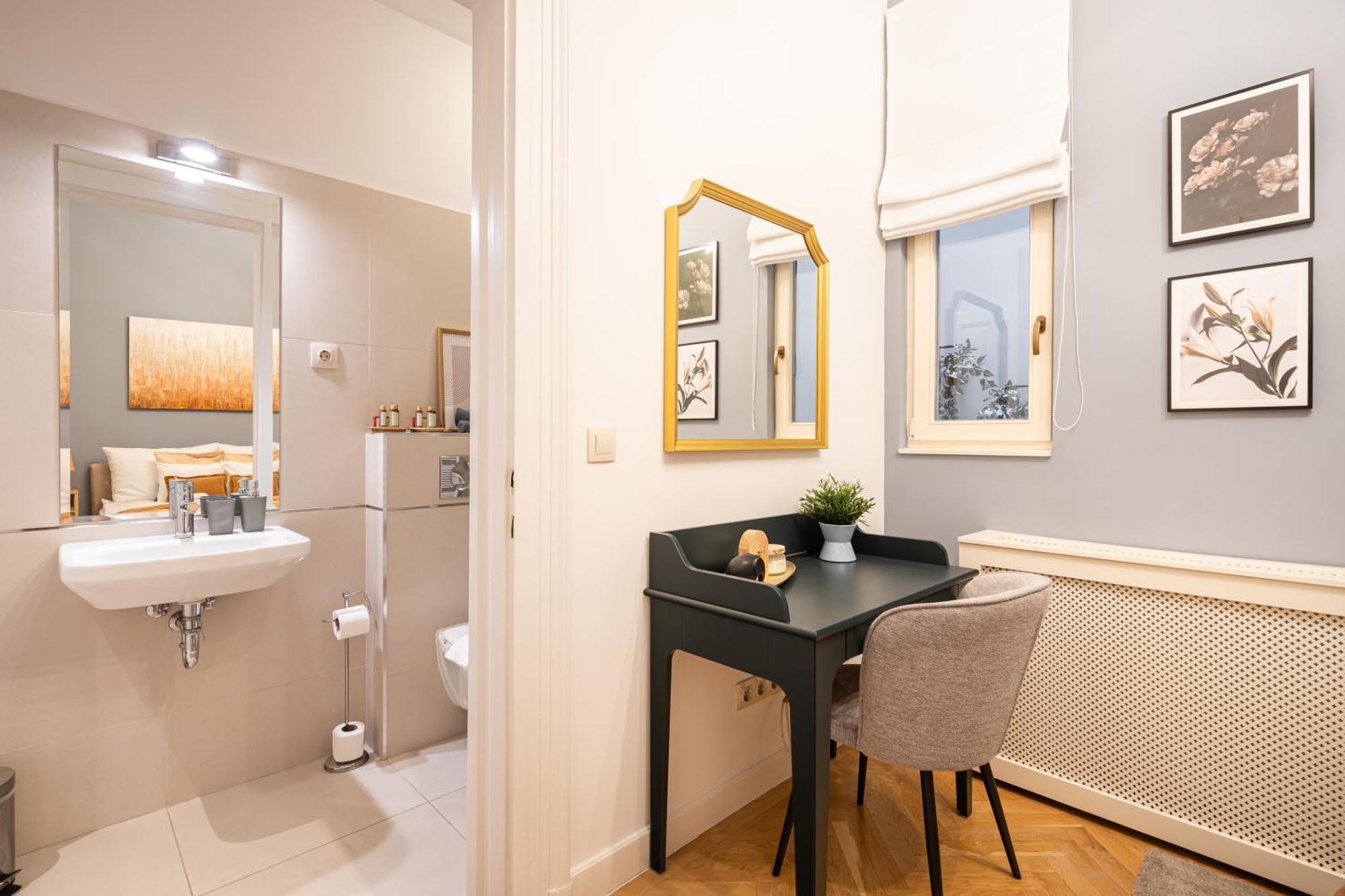 Comfy Downtown Hideaway With Urban Touch Apartamento