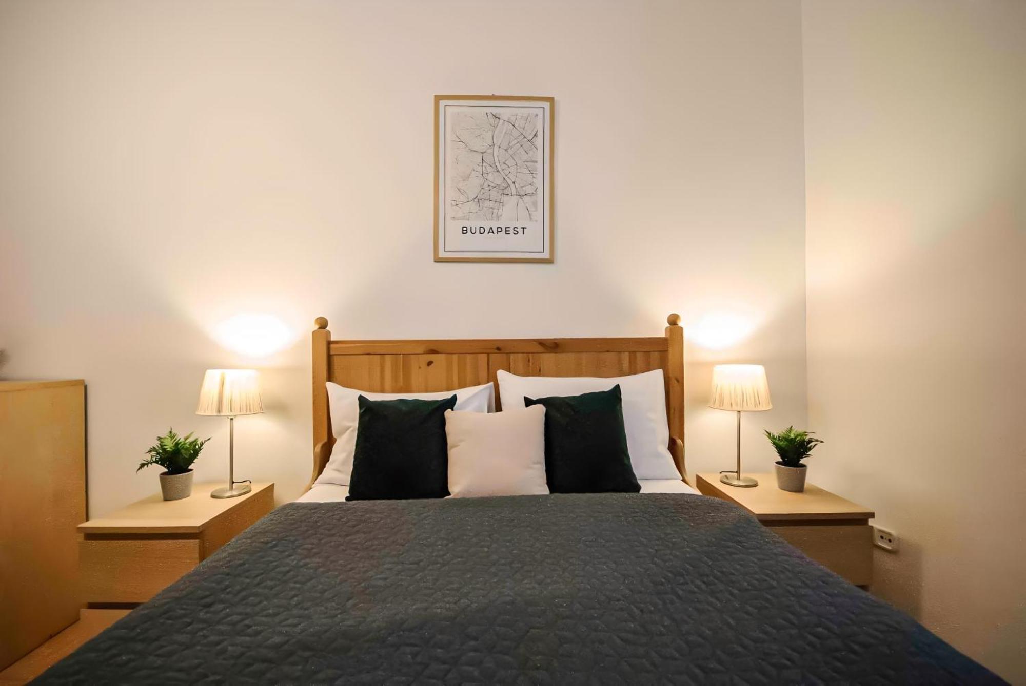 R171 Elitehost Raday Budapest