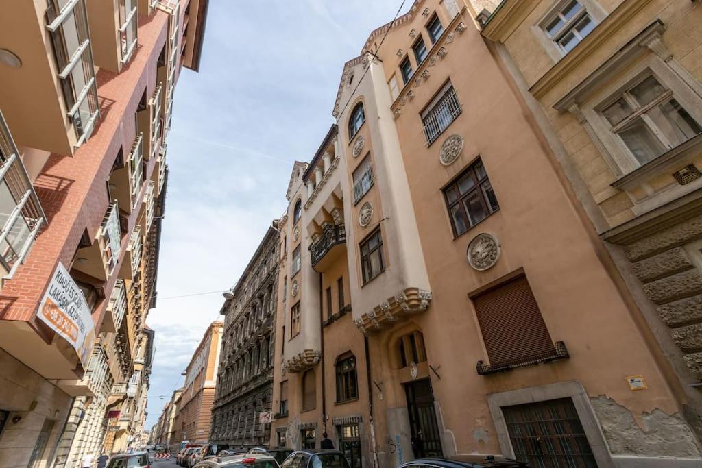 Art Nouveau *