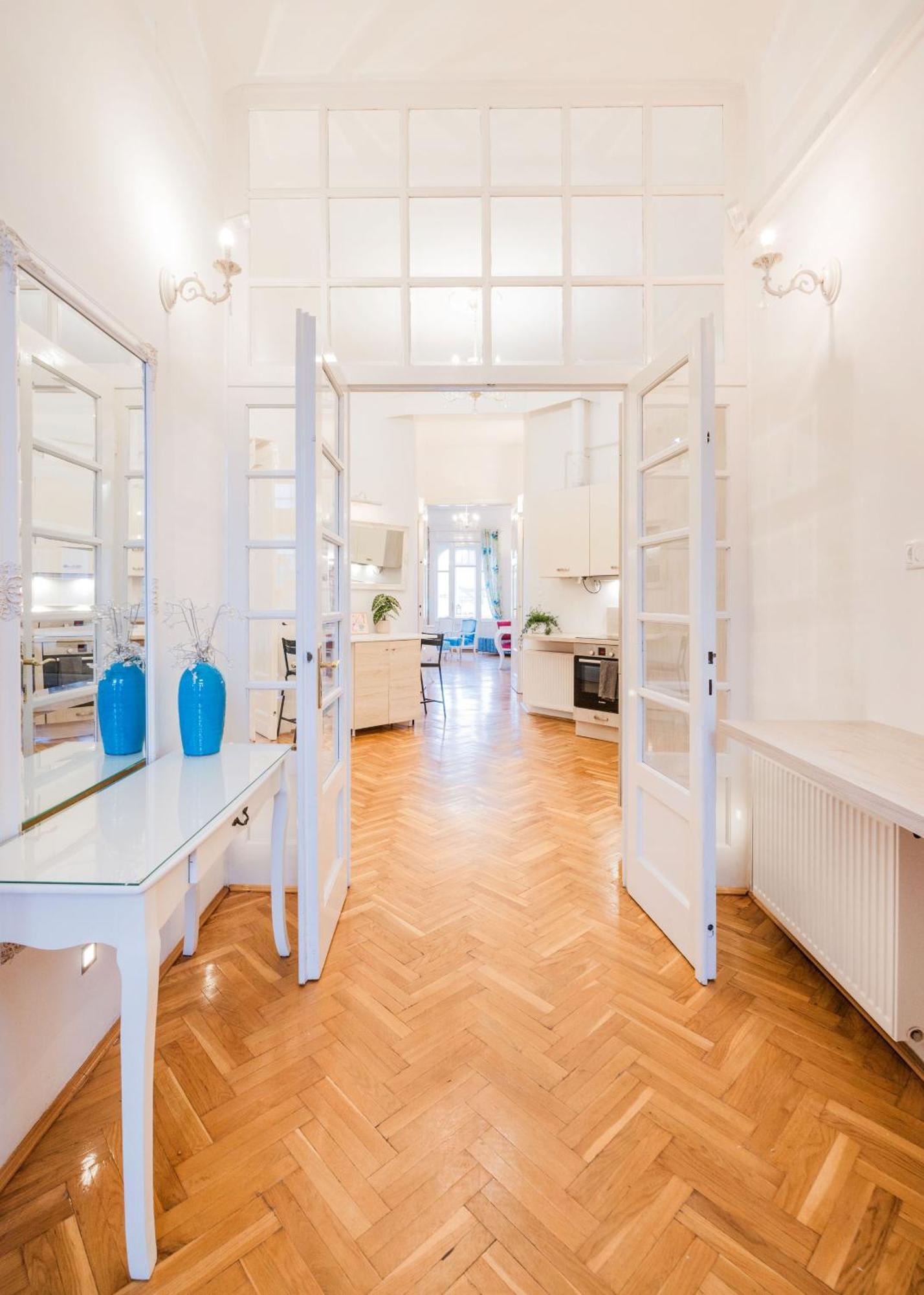 Amazing View Designer With Sauna And Jacuzzi 3 Min To Opera House Lejlighed Budapest