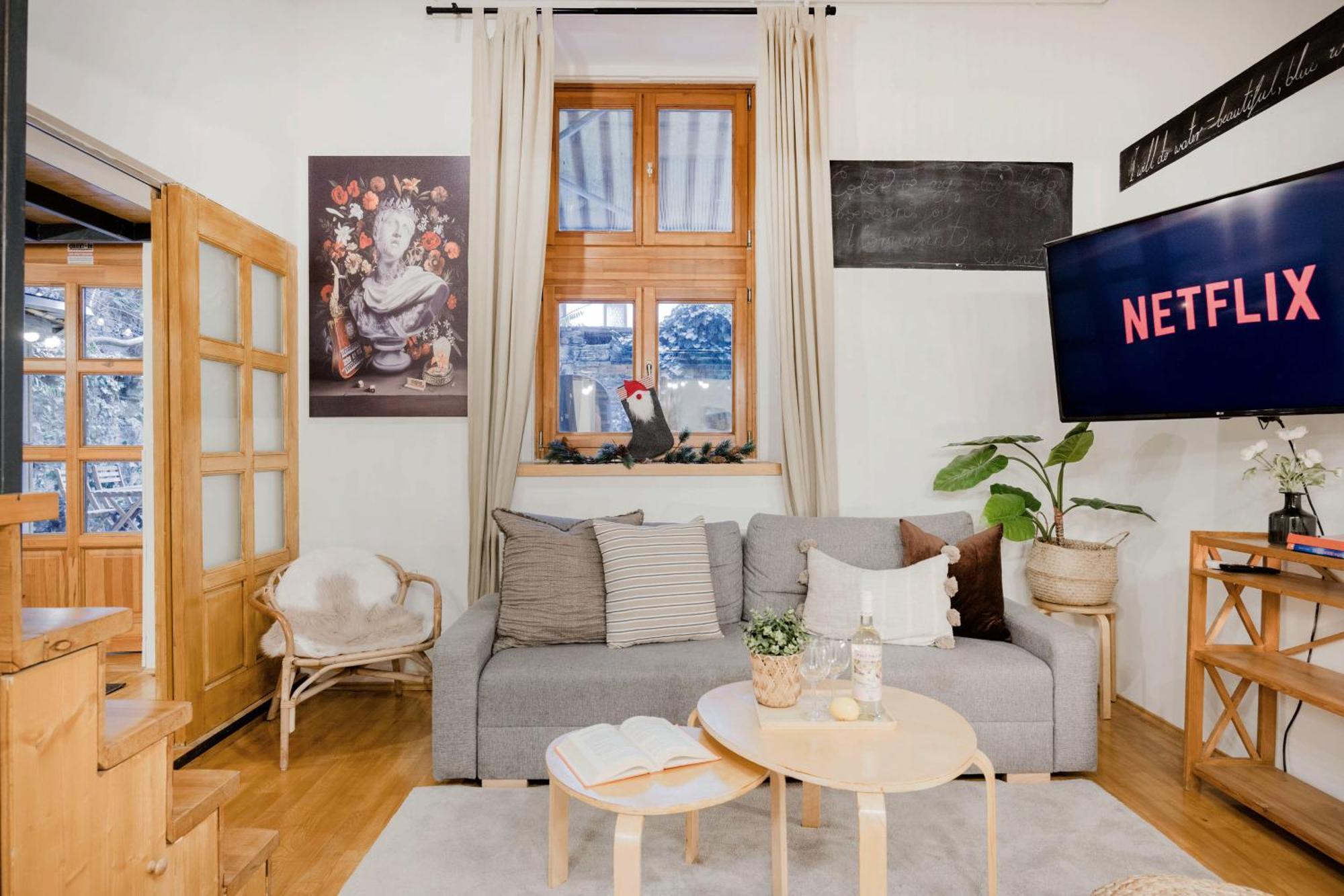 Wellness Wonderland: Garden, Sauna, Jacuzzi In Cbd Appartement Boedapest