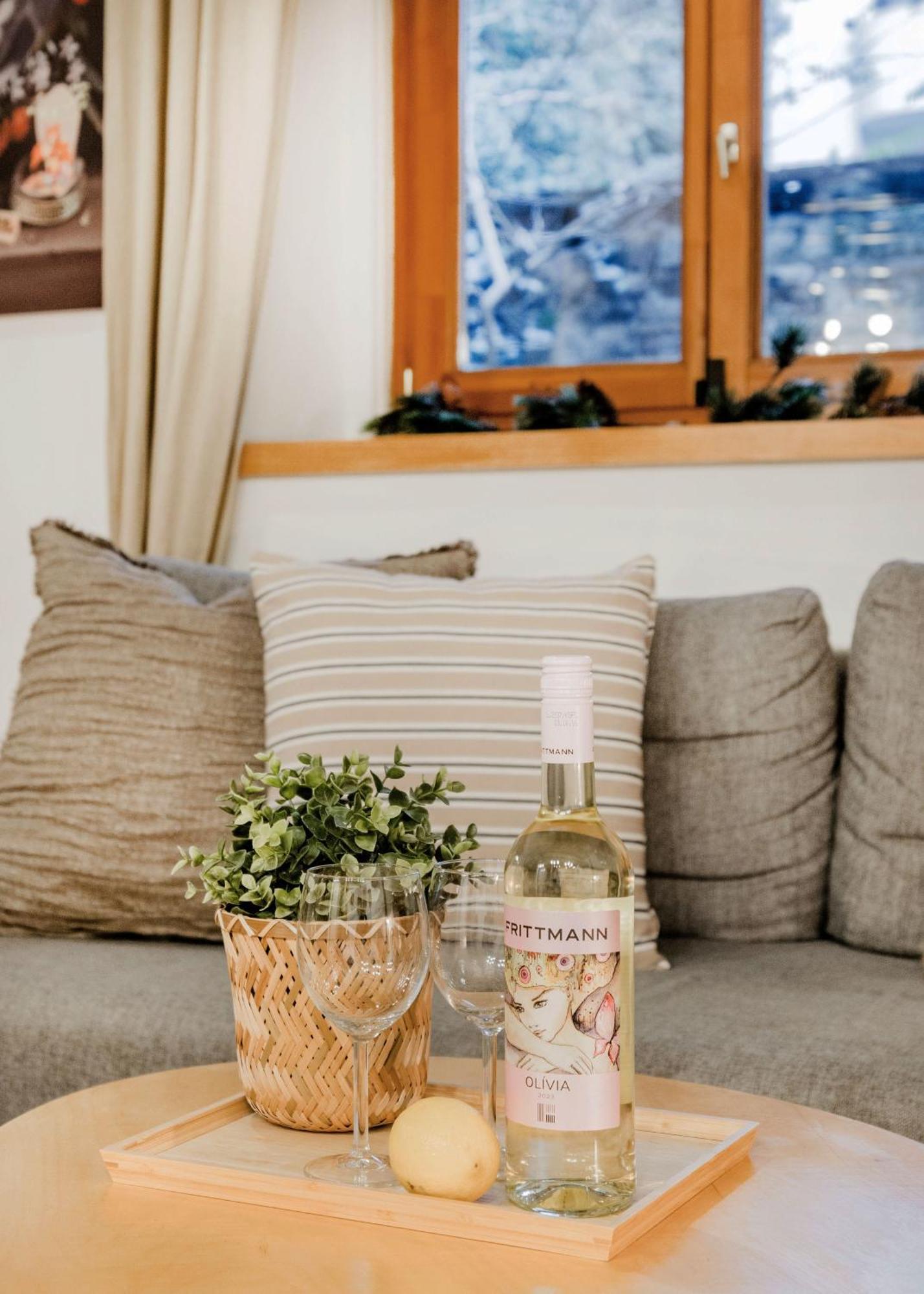Wellness Wonderland: Garden, Sauna, Jacuzzi In Cbd