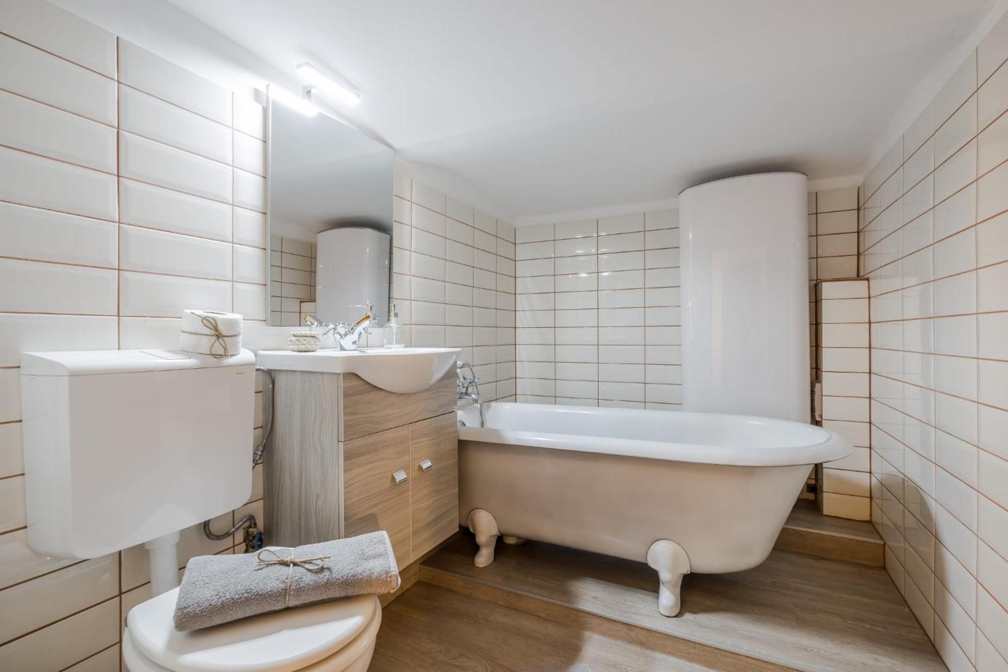 Wellness Wonderland: Garden, Sauna, Jacuzzi In Cbd Boedapest