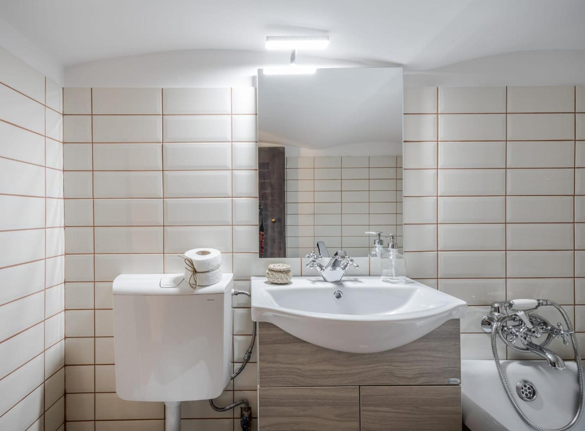 Wellness Wonderland: Garden, Sauna, Jacuzzi In Cbd Appartement