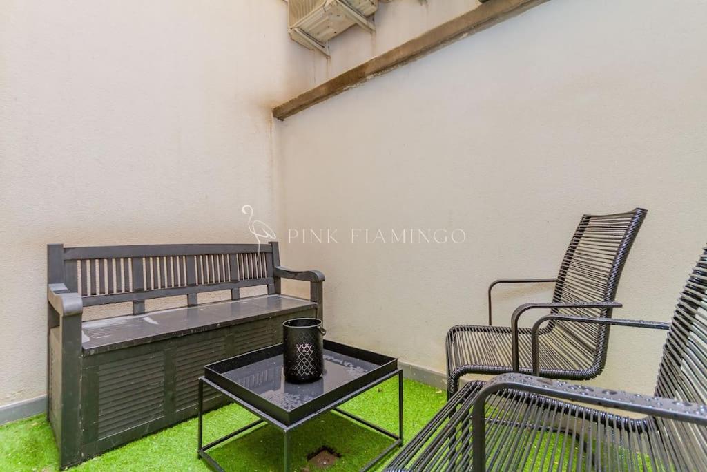 Pink Flamingo : Central Base * Budapest
