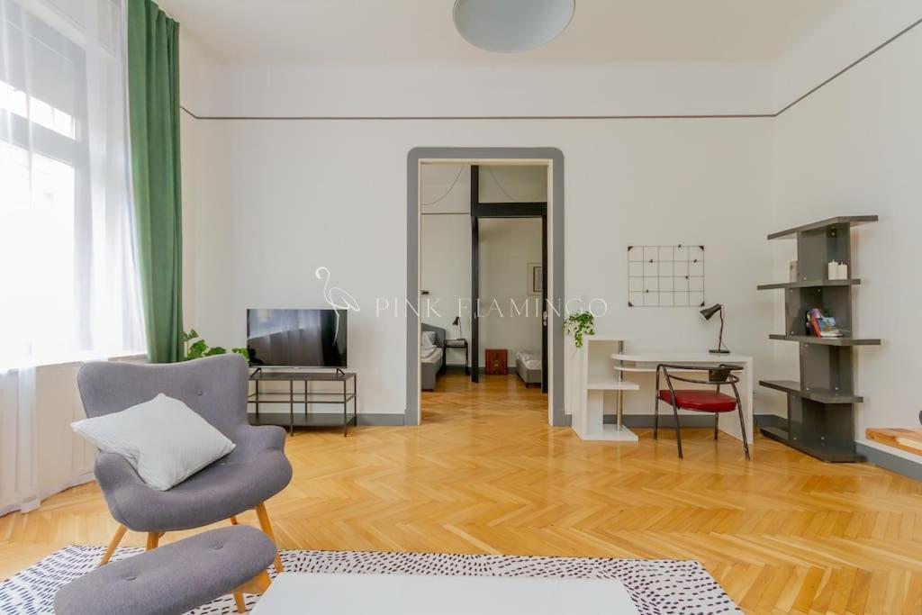 Apartment Pink Flamingo : Central Base Budapest