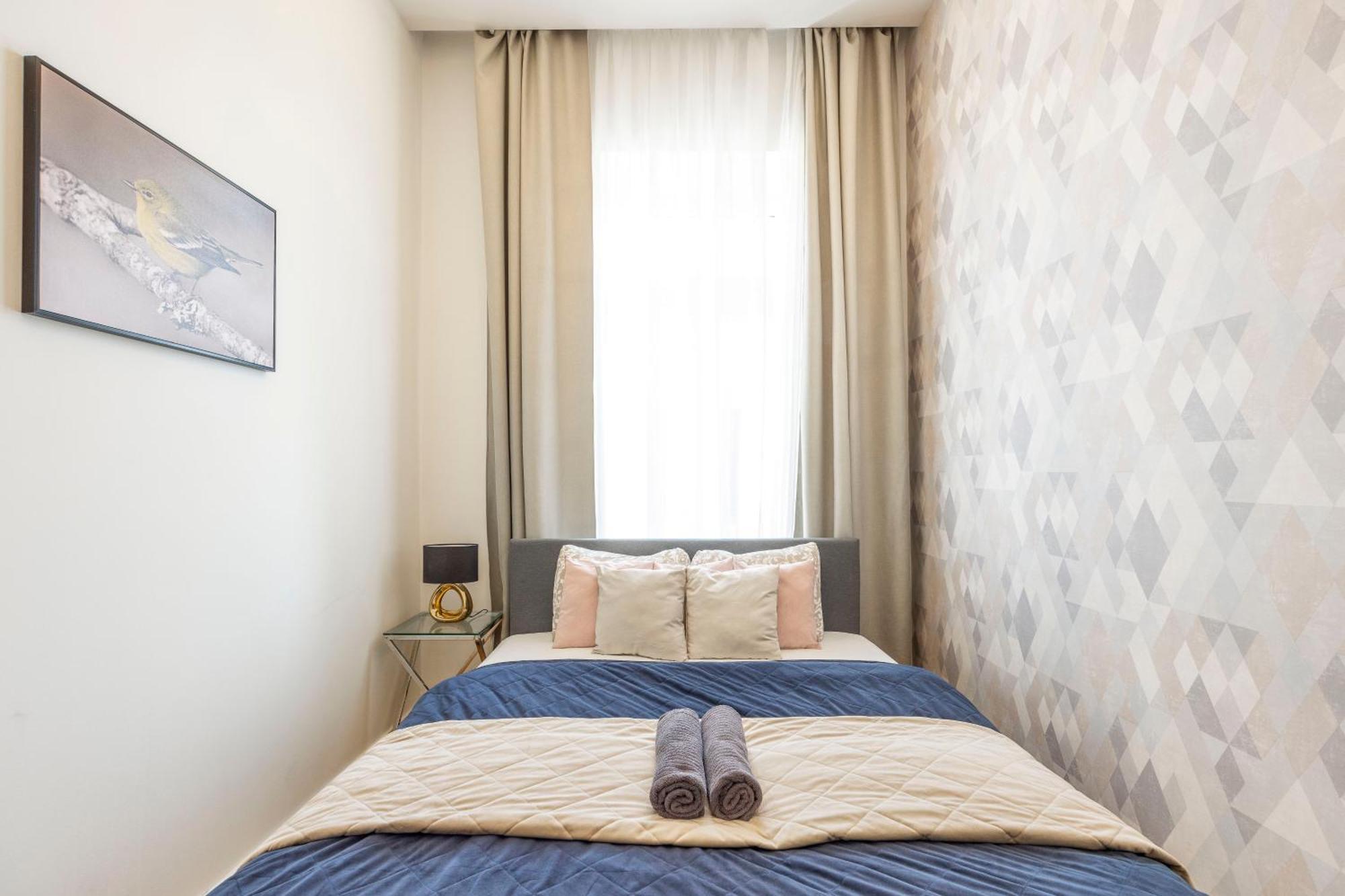 Luxury Quentin 2 Bedrm, 2 Bathrm Appartement *