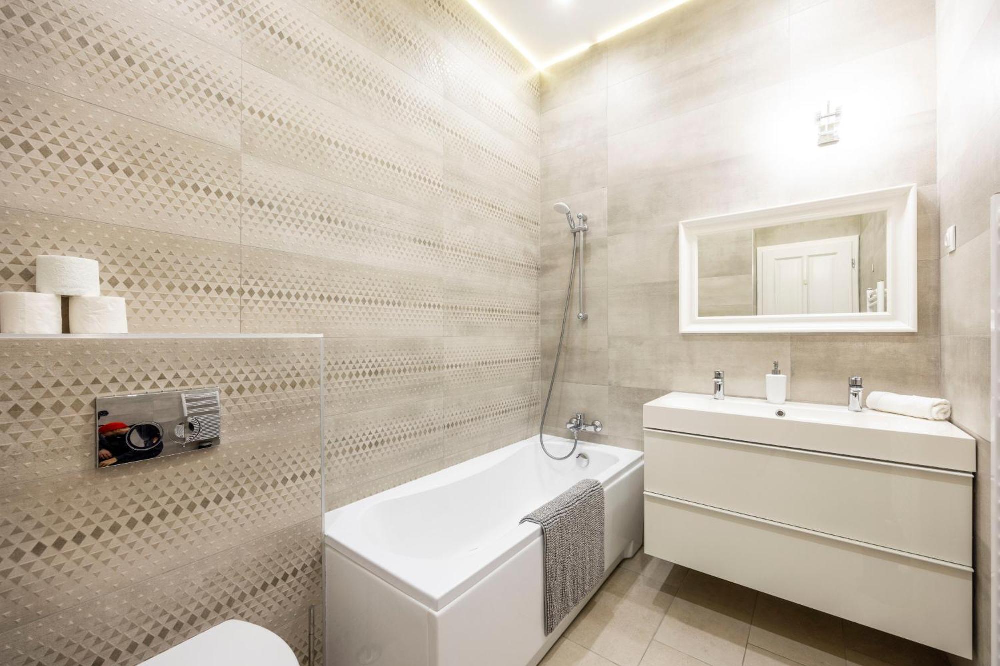 Luxury Quentin 2 Bedrm, 2 Bathrm * Budapest