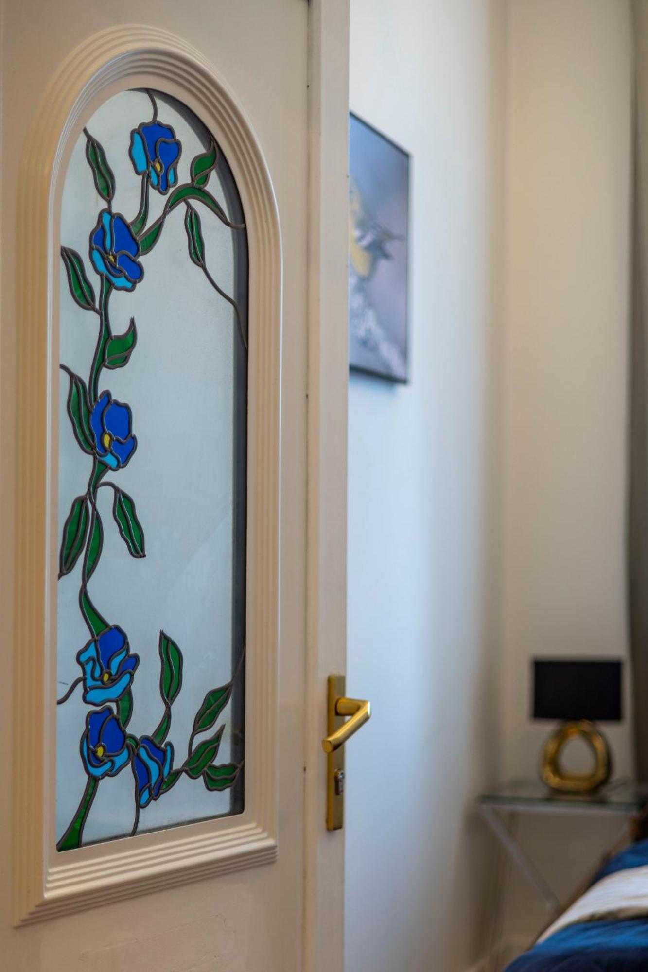 Luxury Quentin 2 Bedrm, 2 Bathrm Appartement