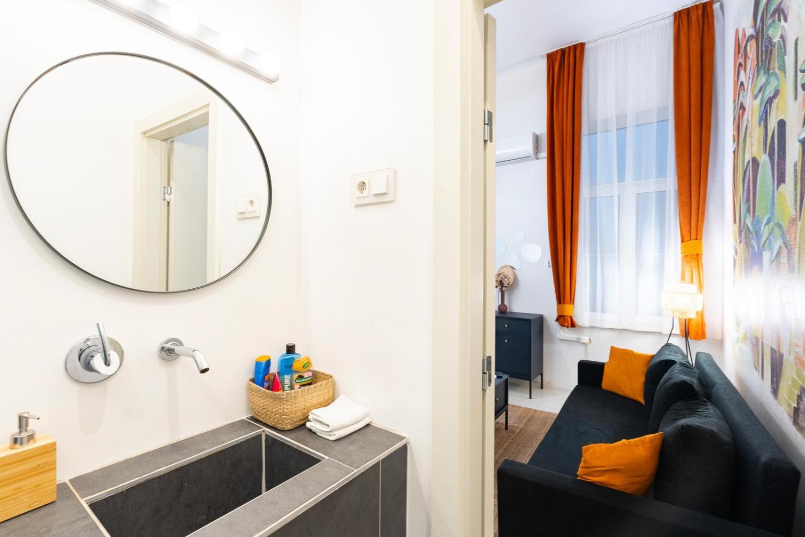 Apartment Modern Uniquely Designed Flat Andrassy Avenue And Oktogon Square