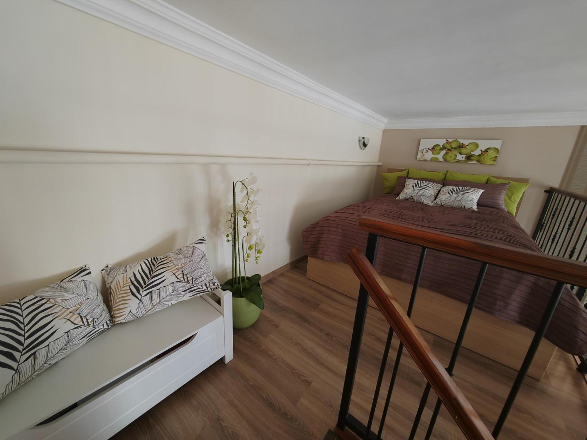 Hermes Apartment *