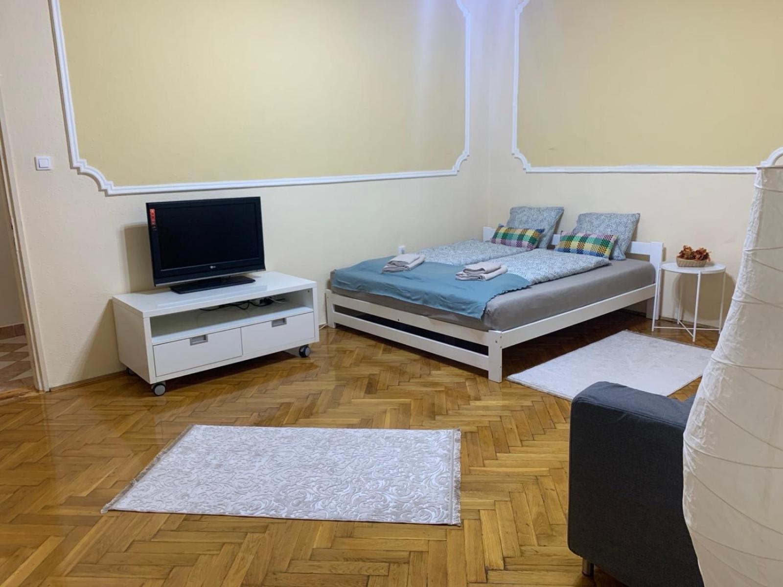 Cozy & Quiet Retro Style * Budapest