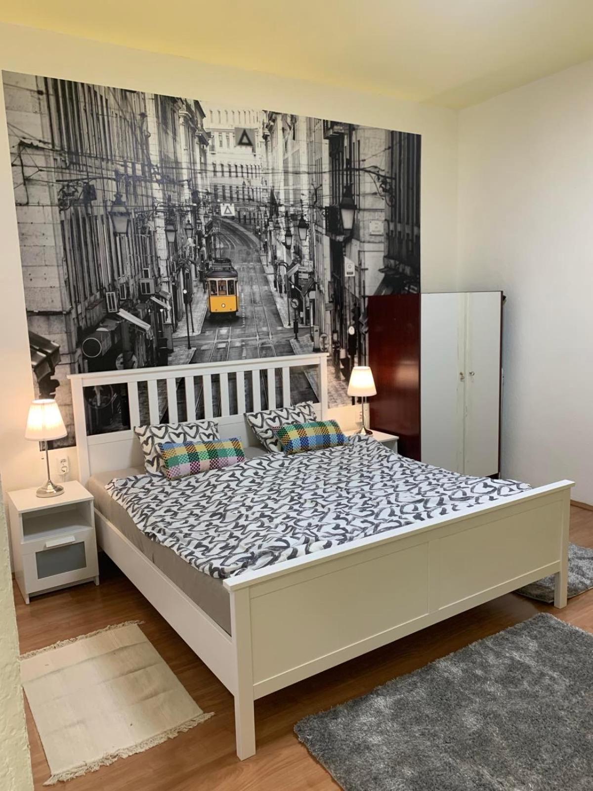 Apartment Cozy & Quiet Retro Style