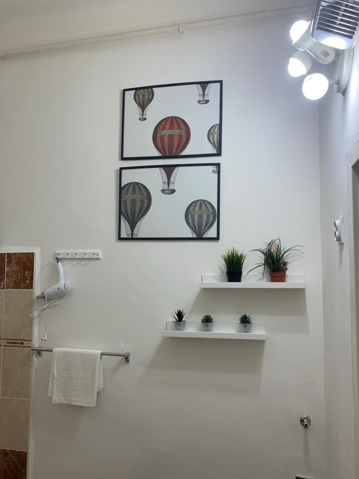 Cozy & Quiet Retro Style Apartment Budapest
