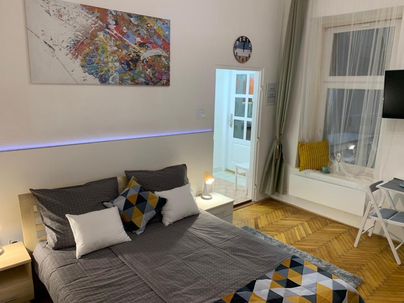Cozy & Quiet Retro Style Apartment *