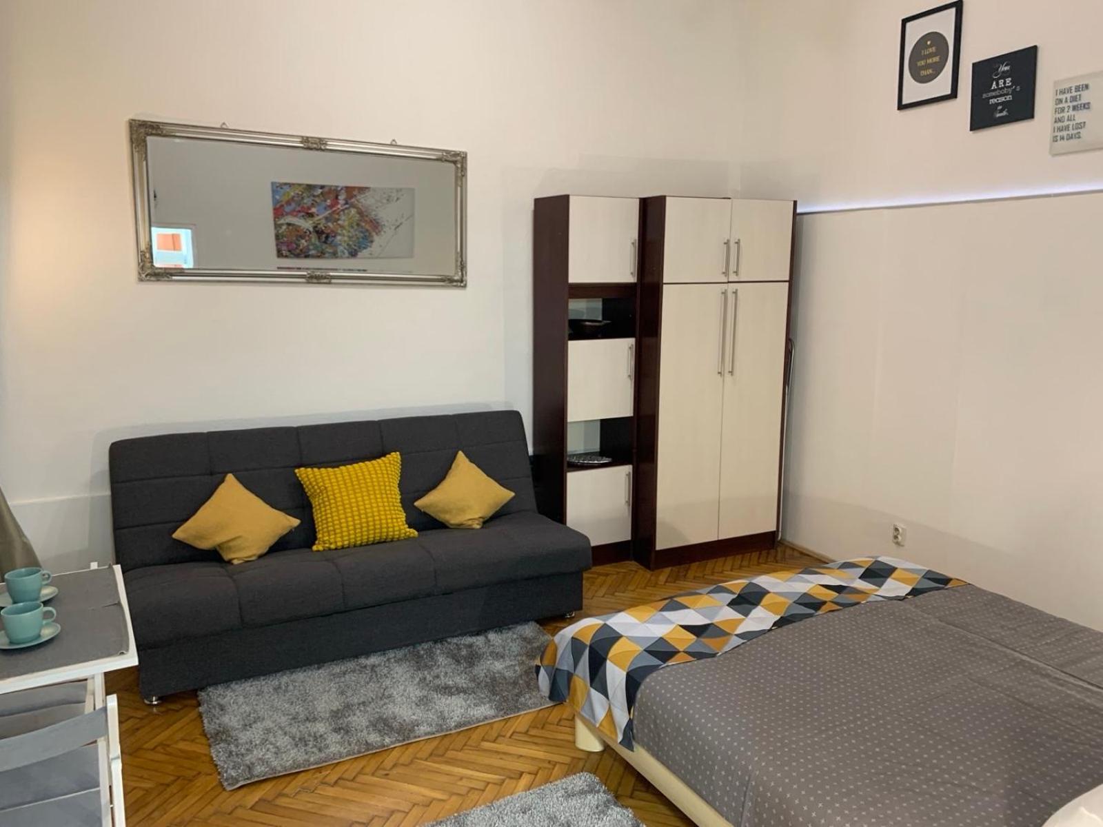 Cozy & Quiet Retro Style * Budapest