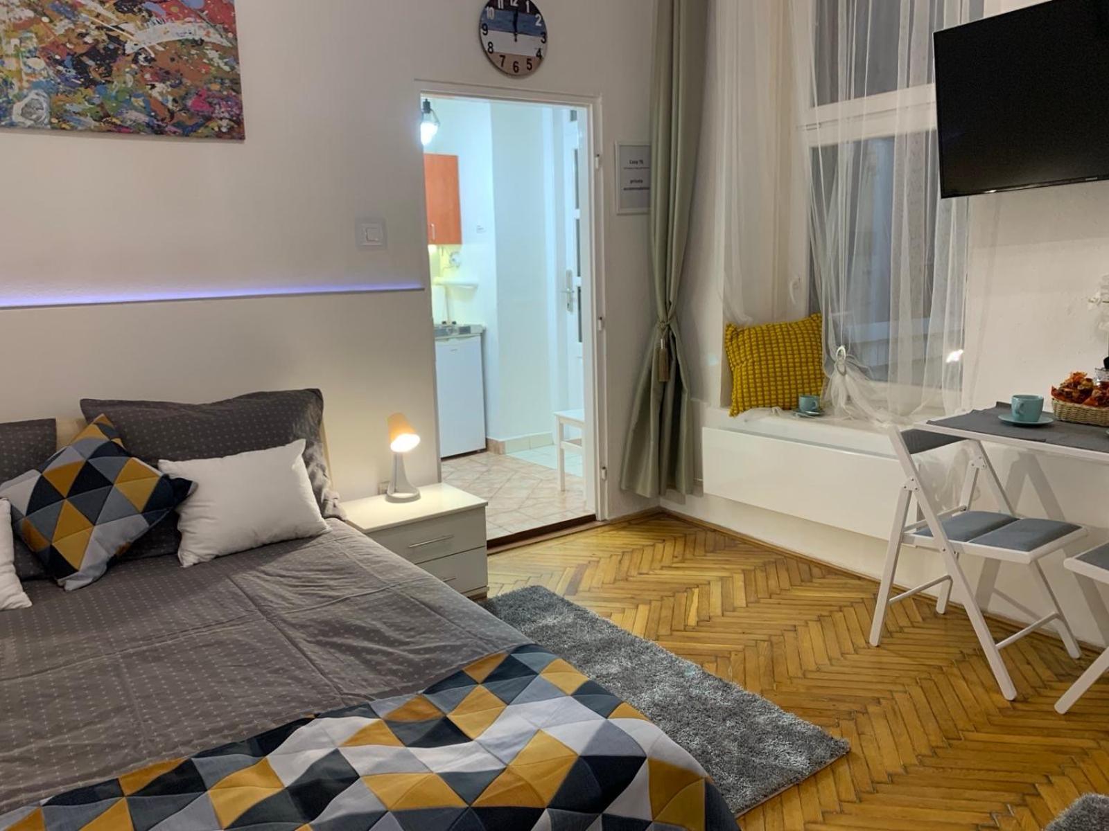 Apartment Cozy & Quiet Retro Style