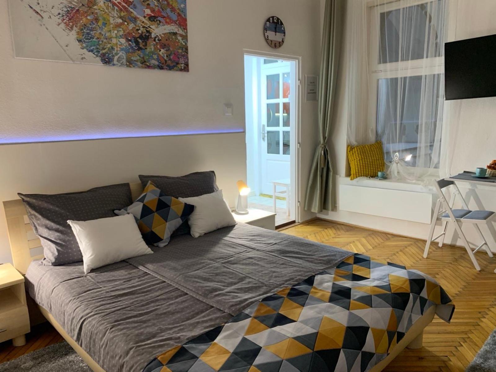 Cozy & Quiet Retro Style Apartment Budapest